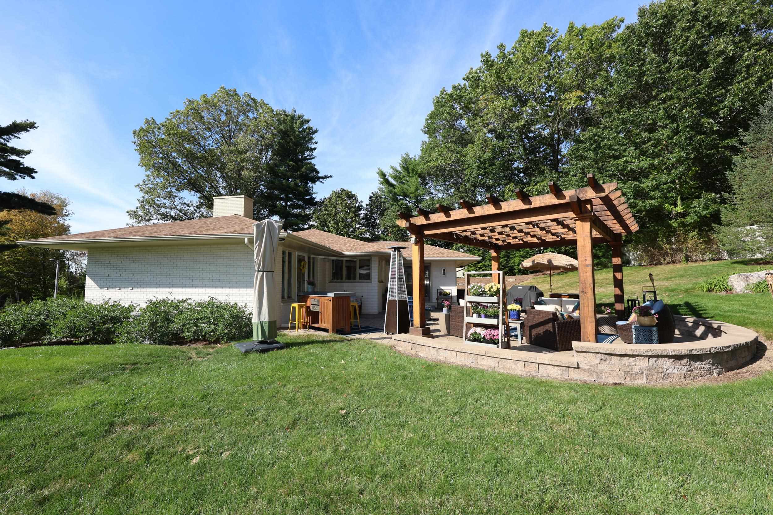 2605 Elm St, Manchester, NH 03104
