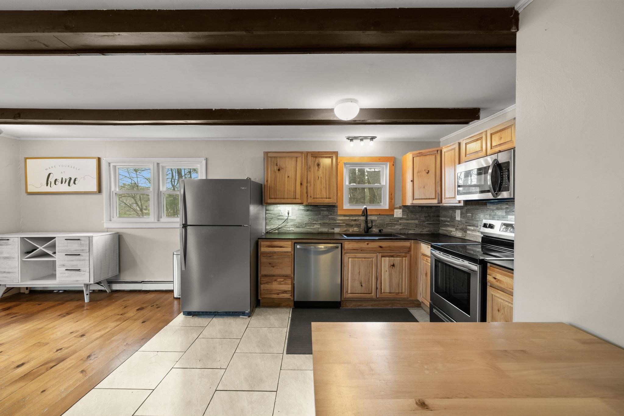 543 Long Shores Dr, Barrington, NH 03825