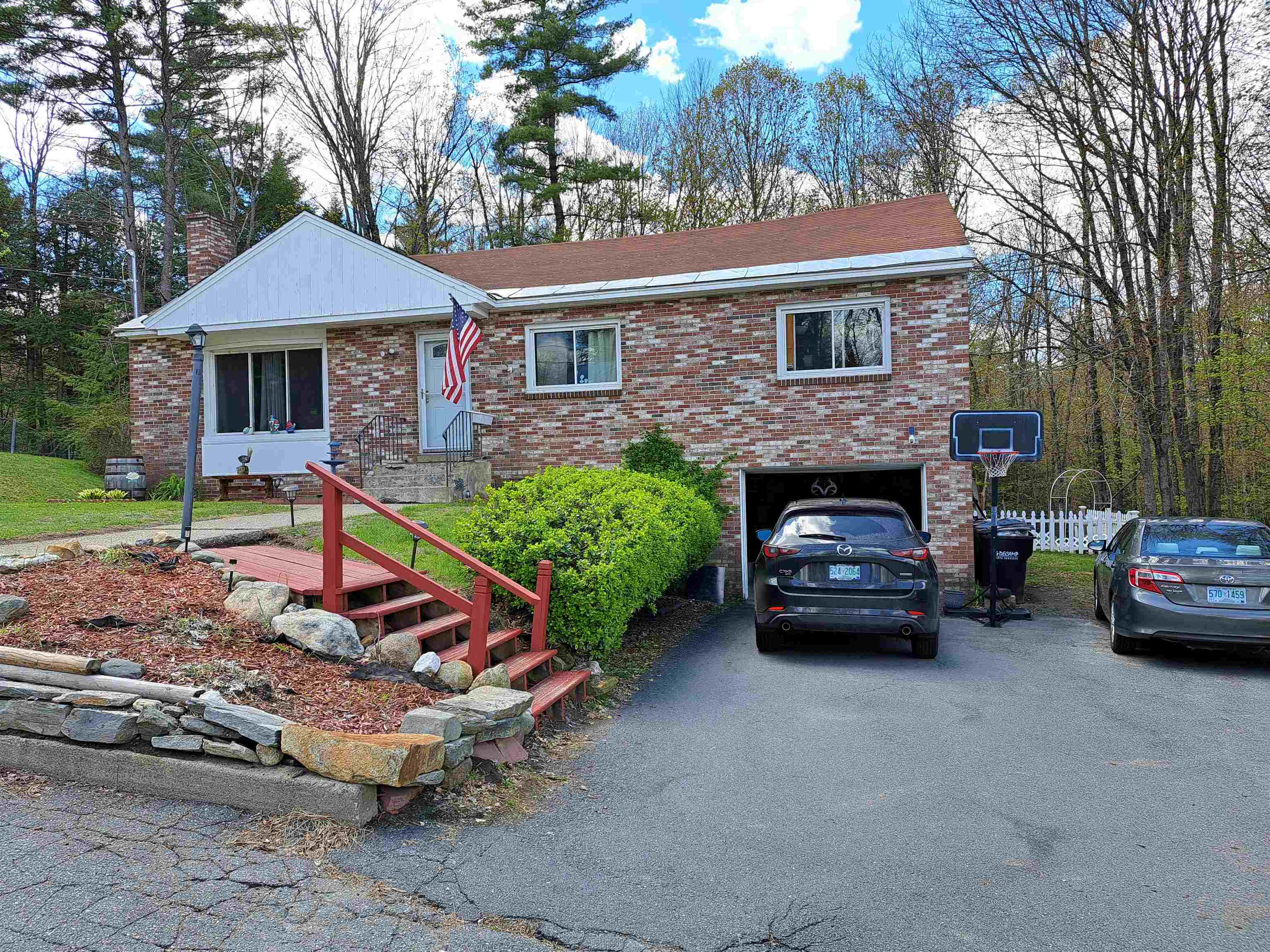 13 Acer Hts, Claremont, NH 03743