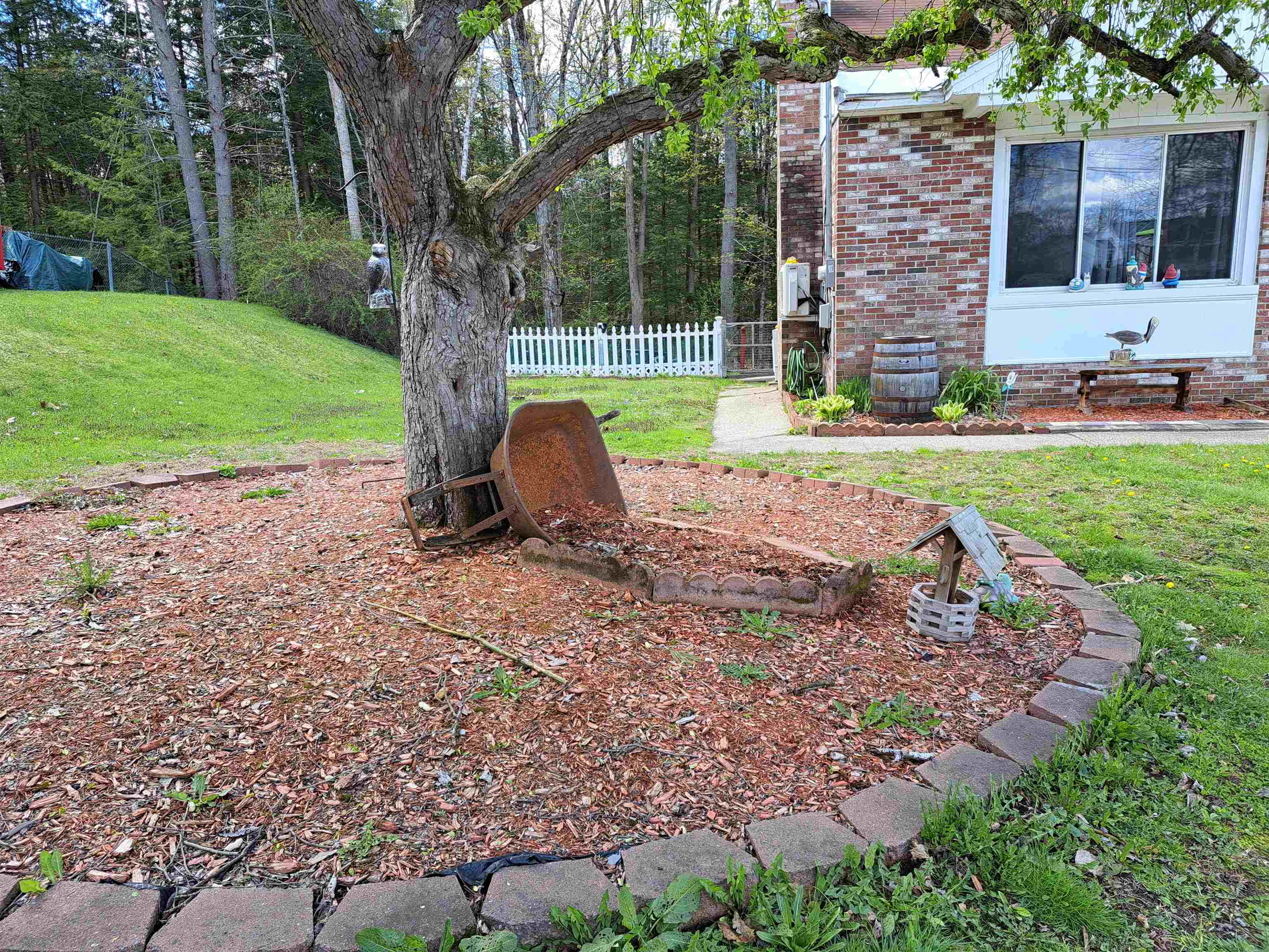 13 Acer Hts, Claremont, NH 03743