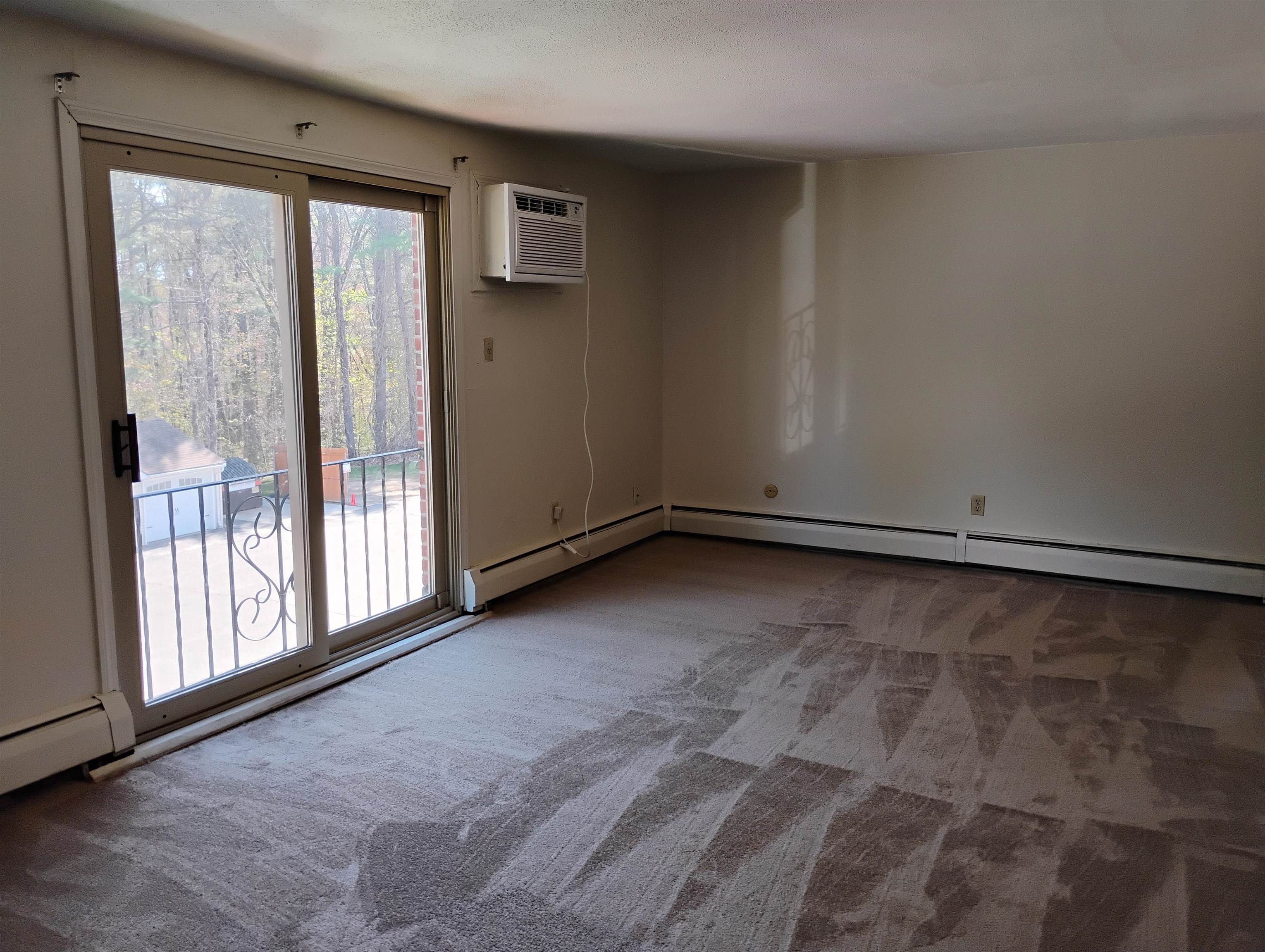 133 English Village Rd, Manchester, NH 03102