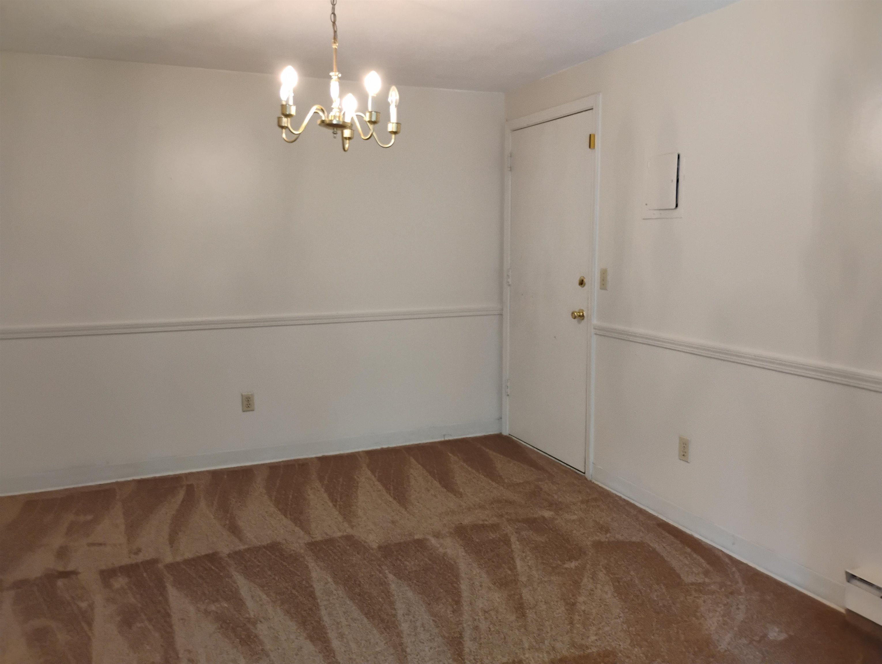 133 English Village Rd, Manchester, NH 03102