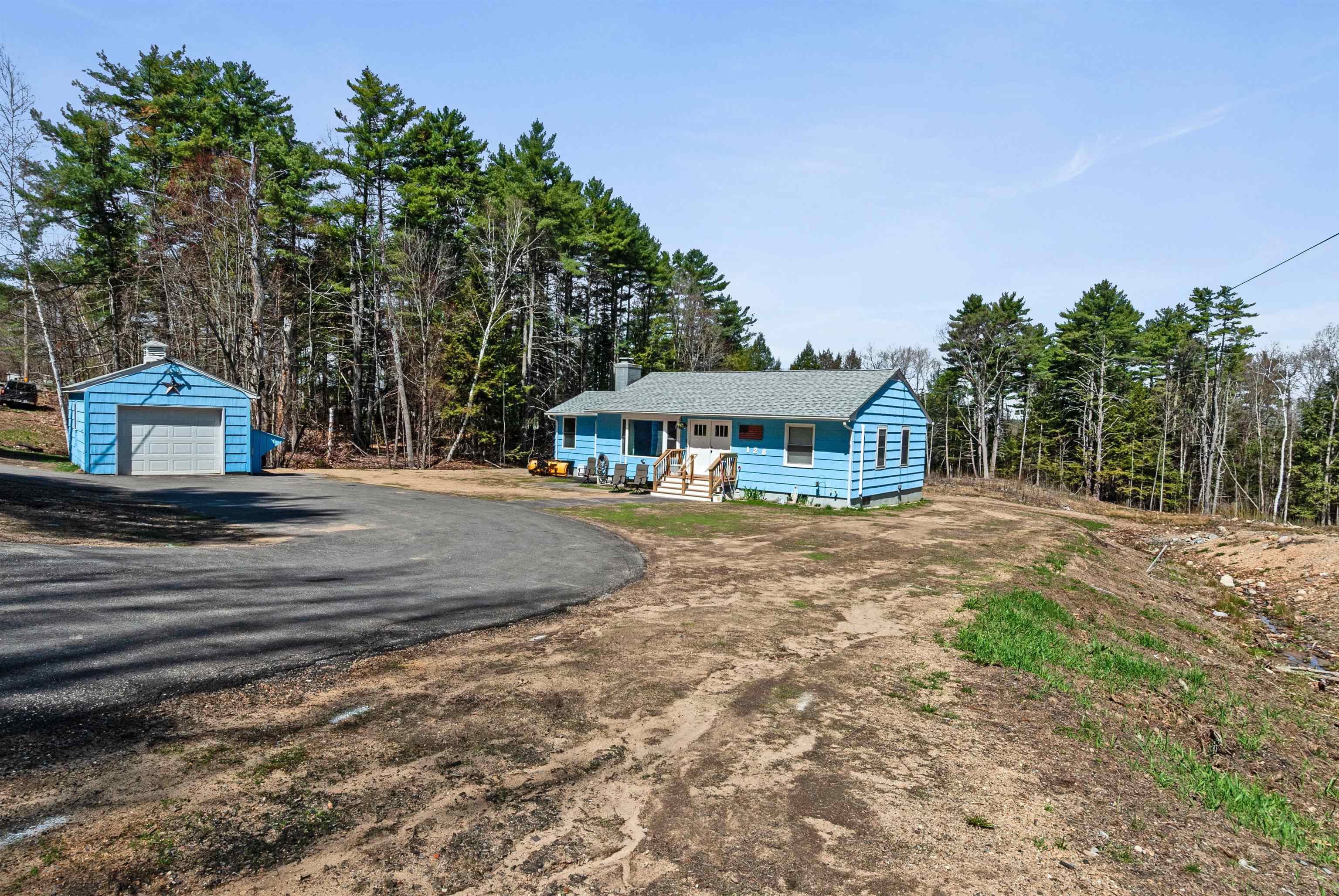128 Old Lake Shore Rd, Gilford, NH 03249