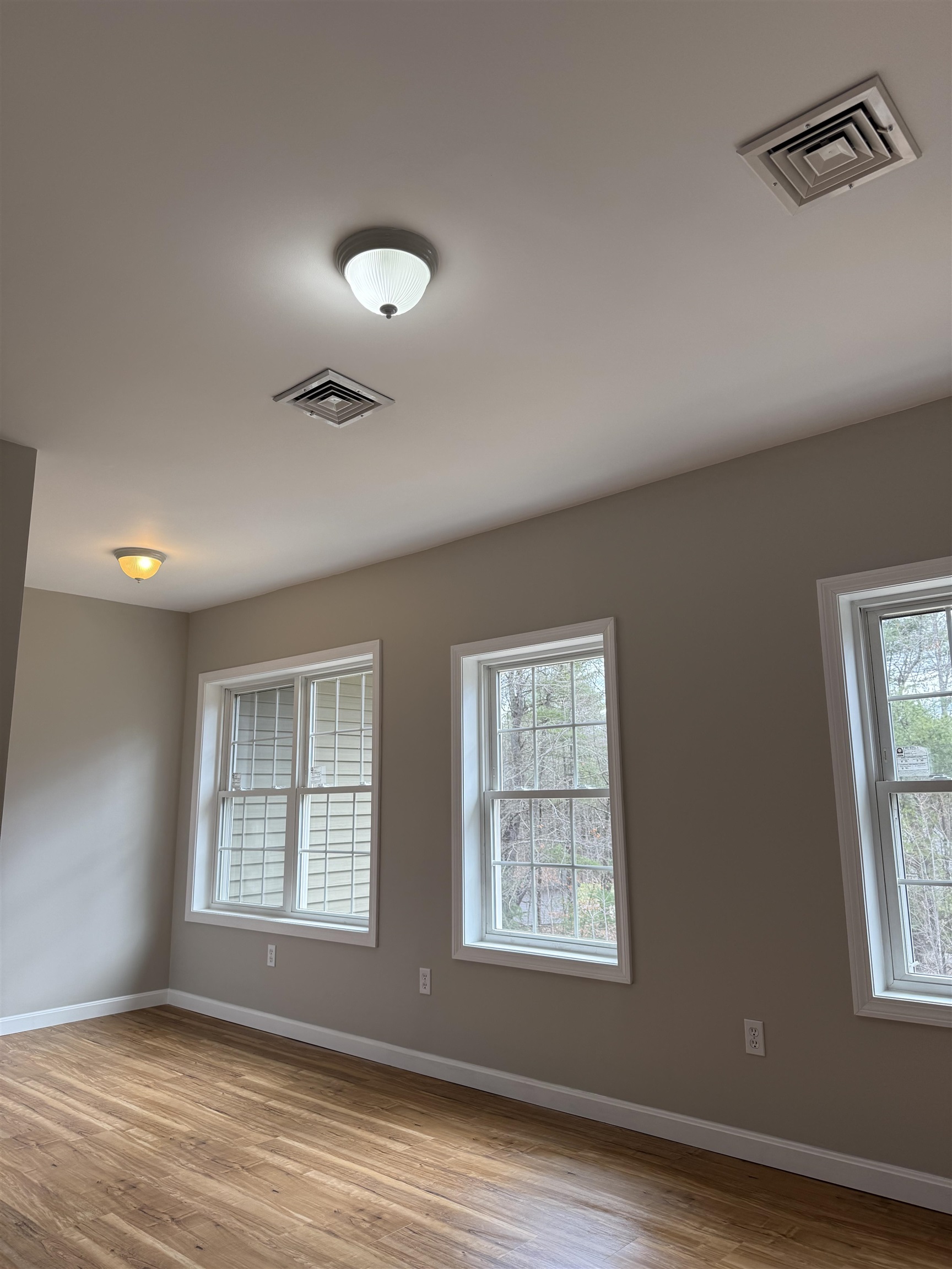68 King Rd, Chichester, NH 03258