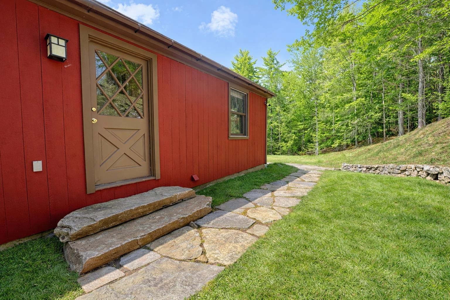 15 Black Lead Mine Ln, Walpole, NH 03608