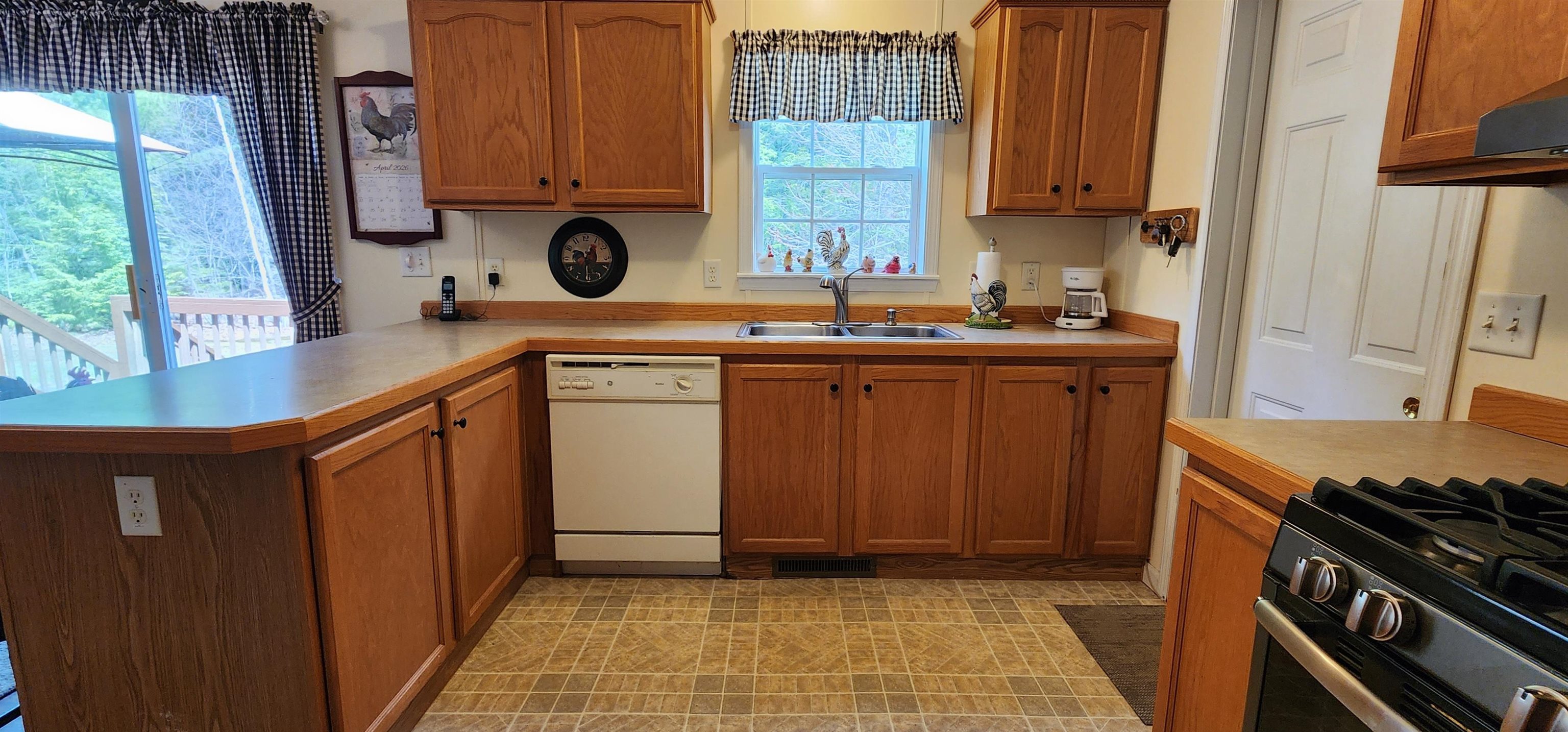 8 Timberline Dr, Tilton, NH 03276