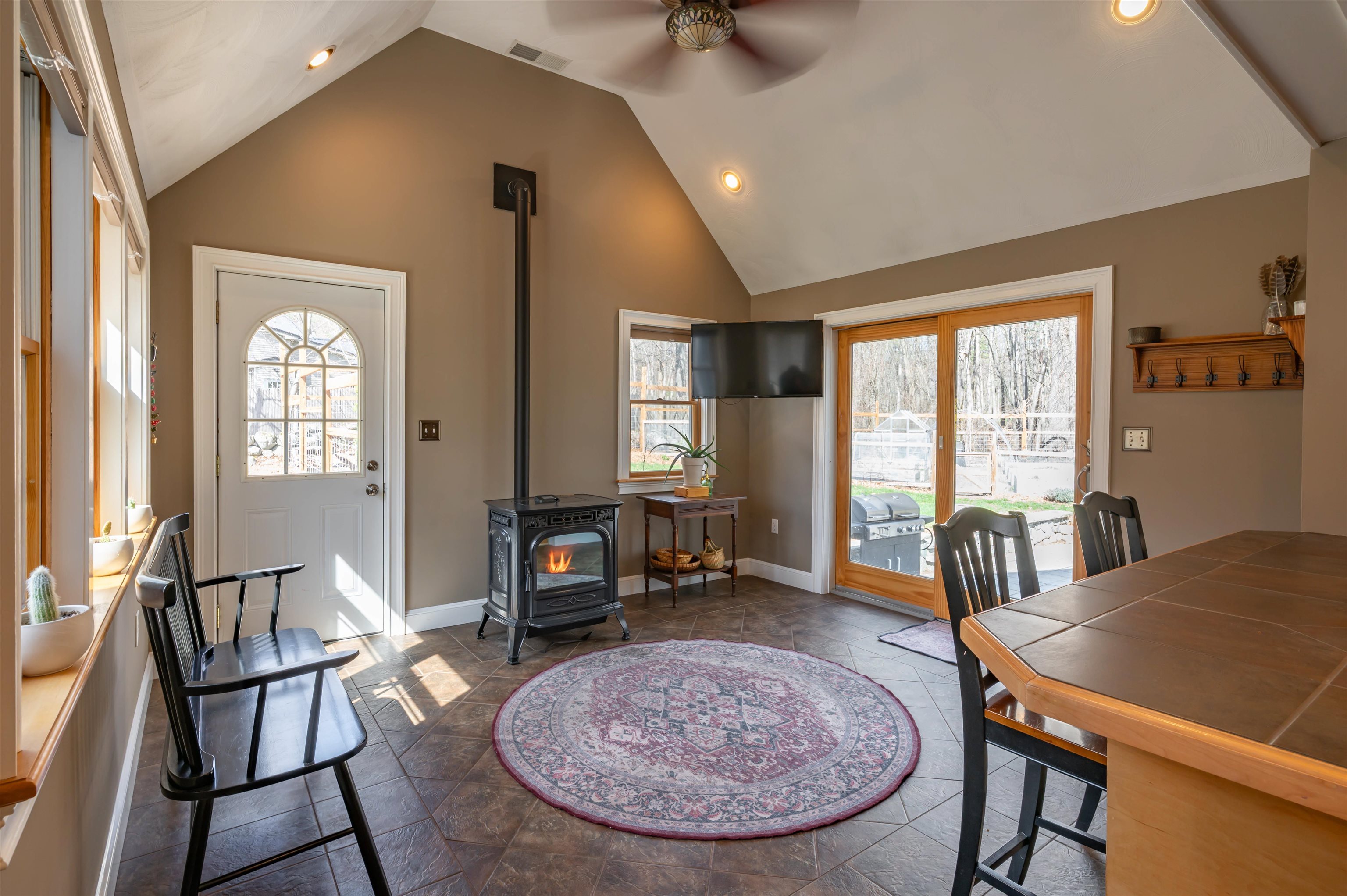 43 Academy Ave, Atkinson, NH 03811