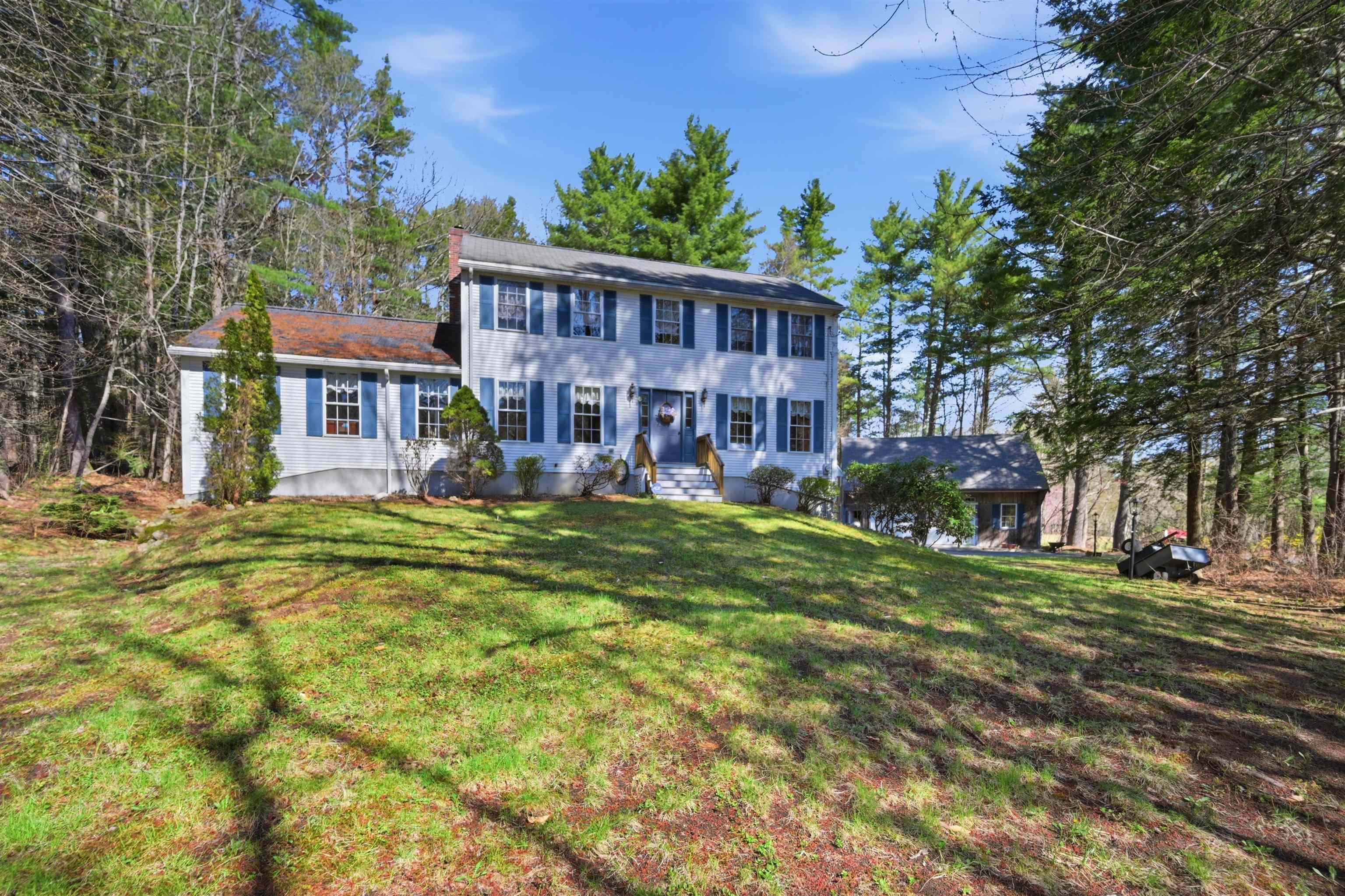 5 Sleeper Ln, Sandown, NH 03873