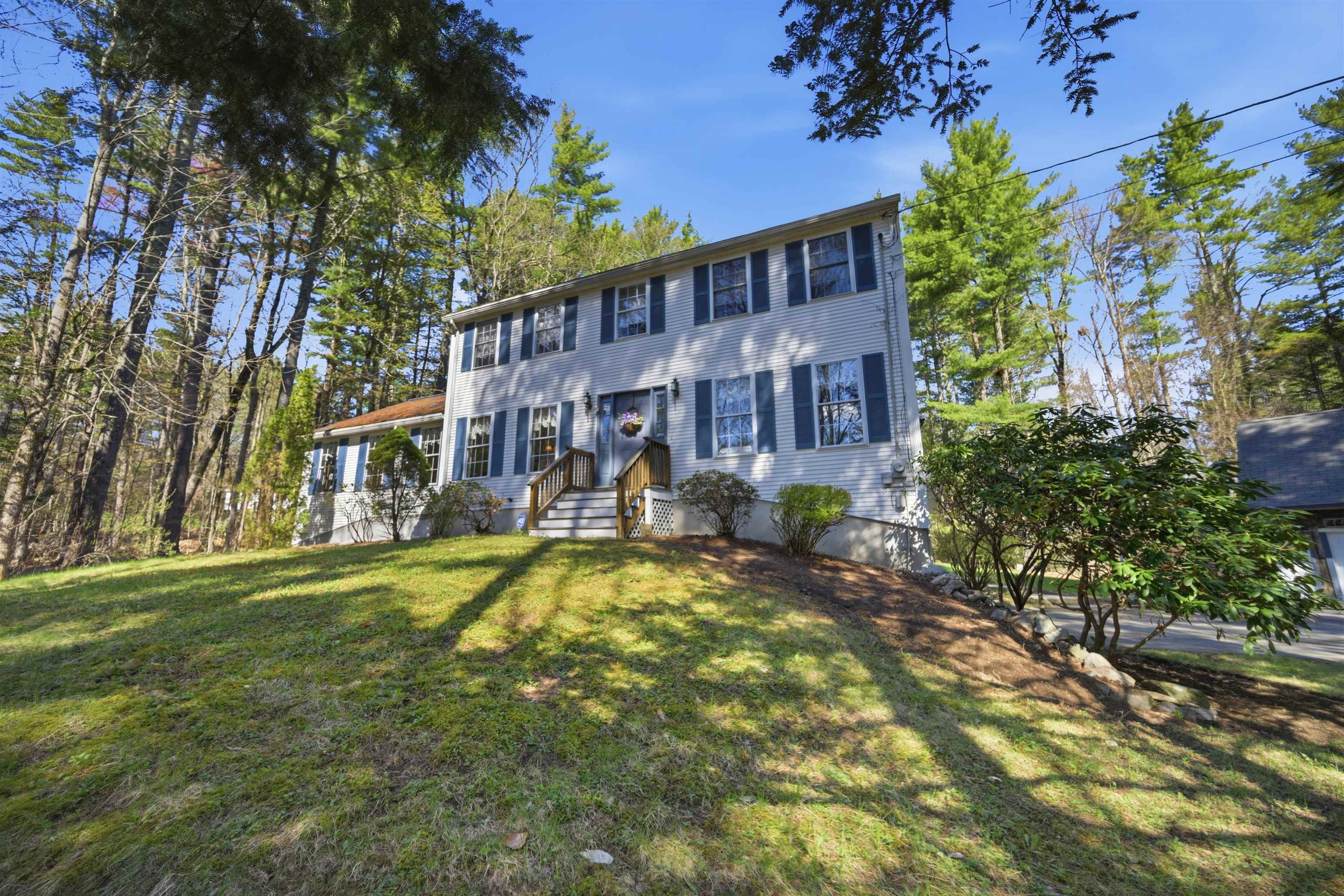 5 Sleeper Ln, Sandown, NH 03873