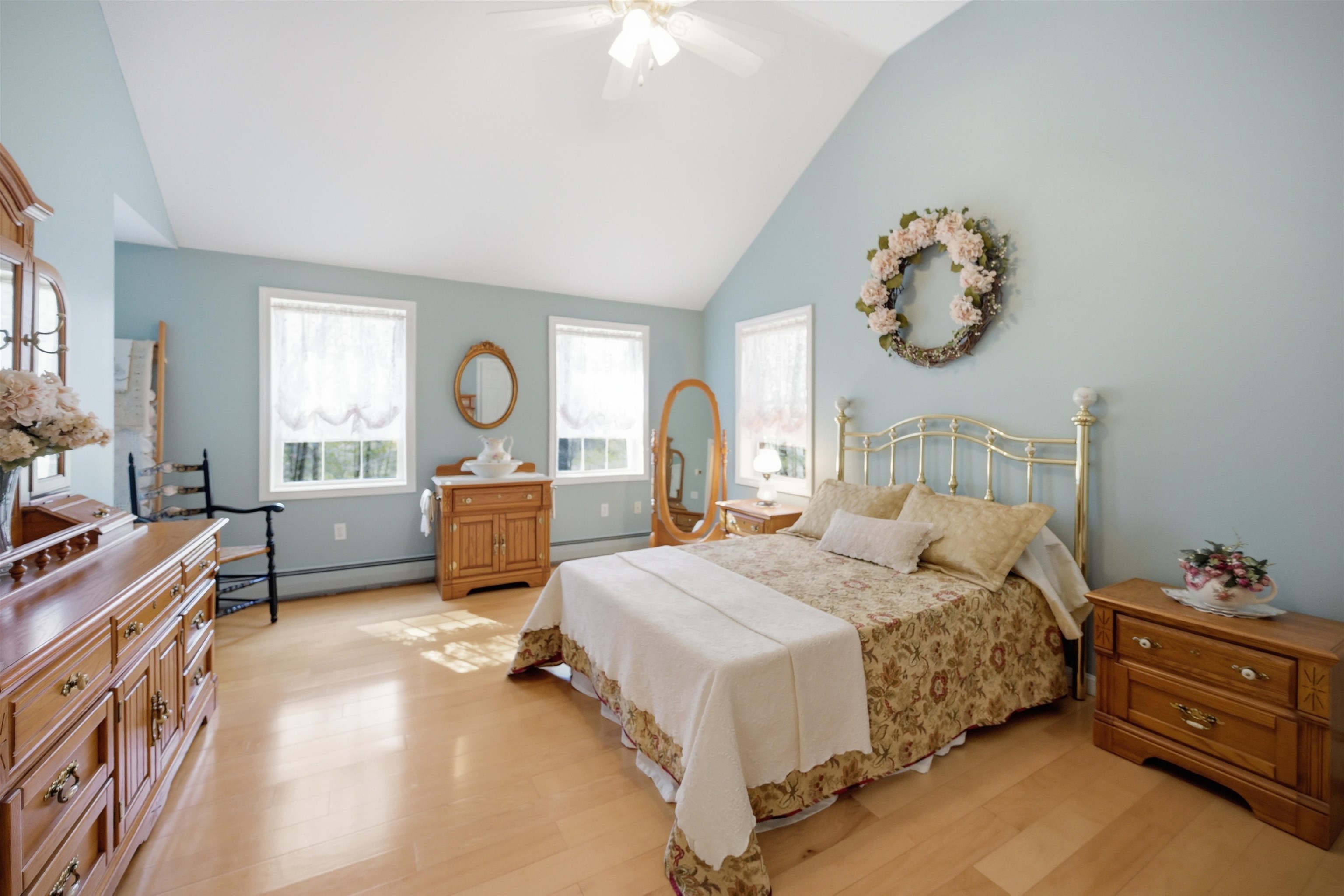 5 Sleeper Ln, Sandown, NH 03873