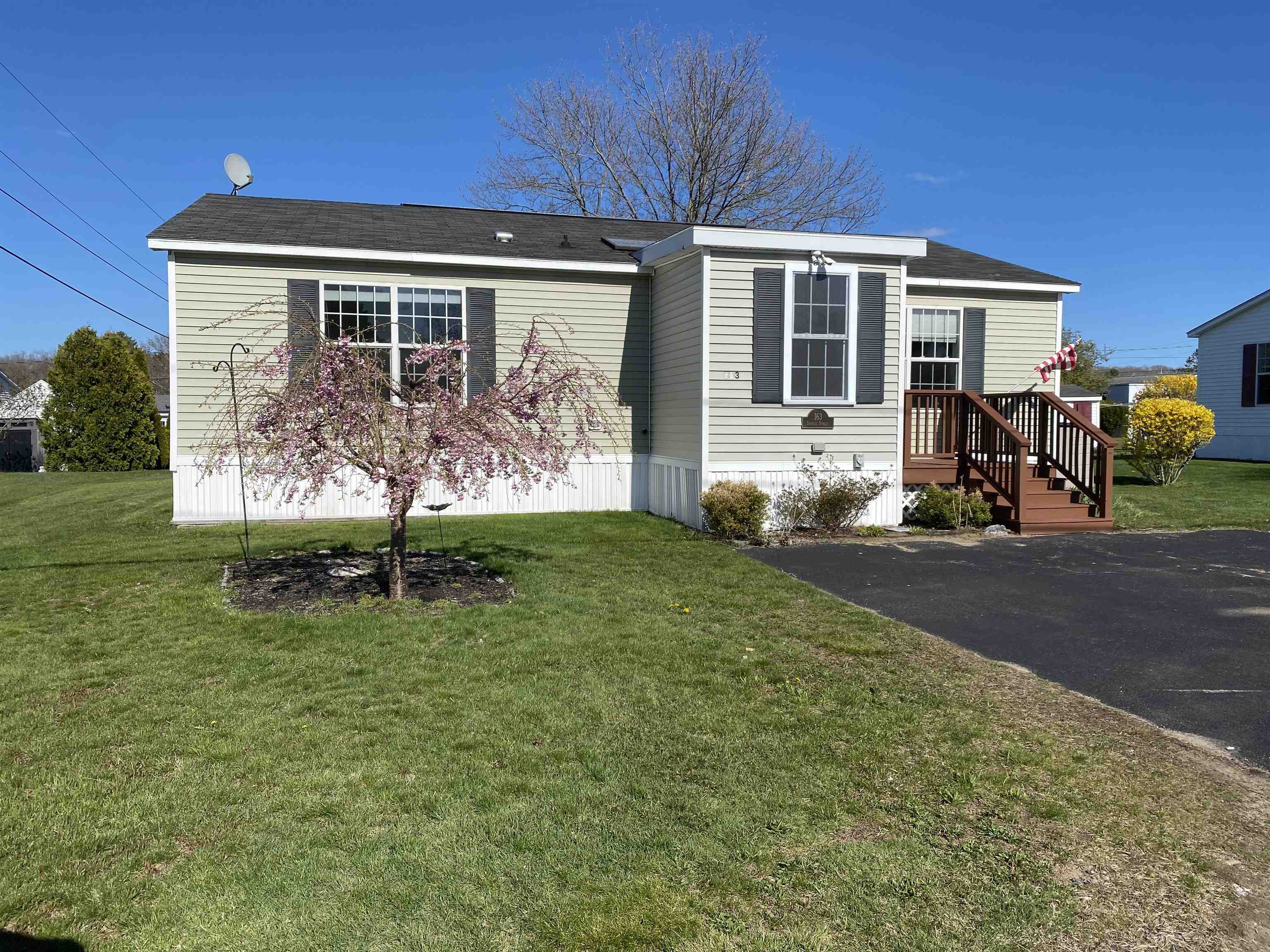 163 Staples St, Seabrook, NH 03874