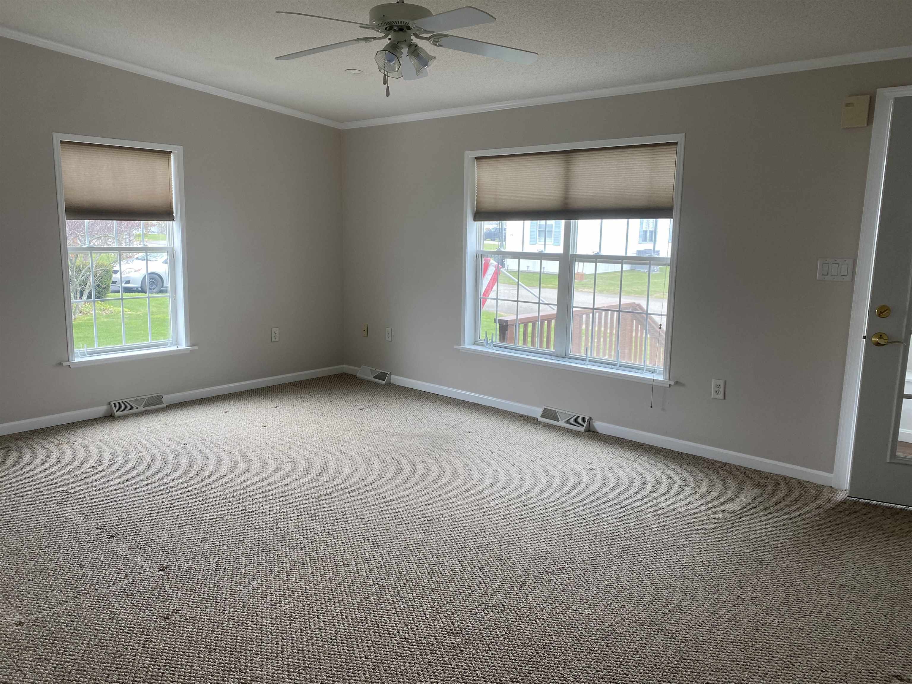 163 Staples St, Seabrook, NH 03874
