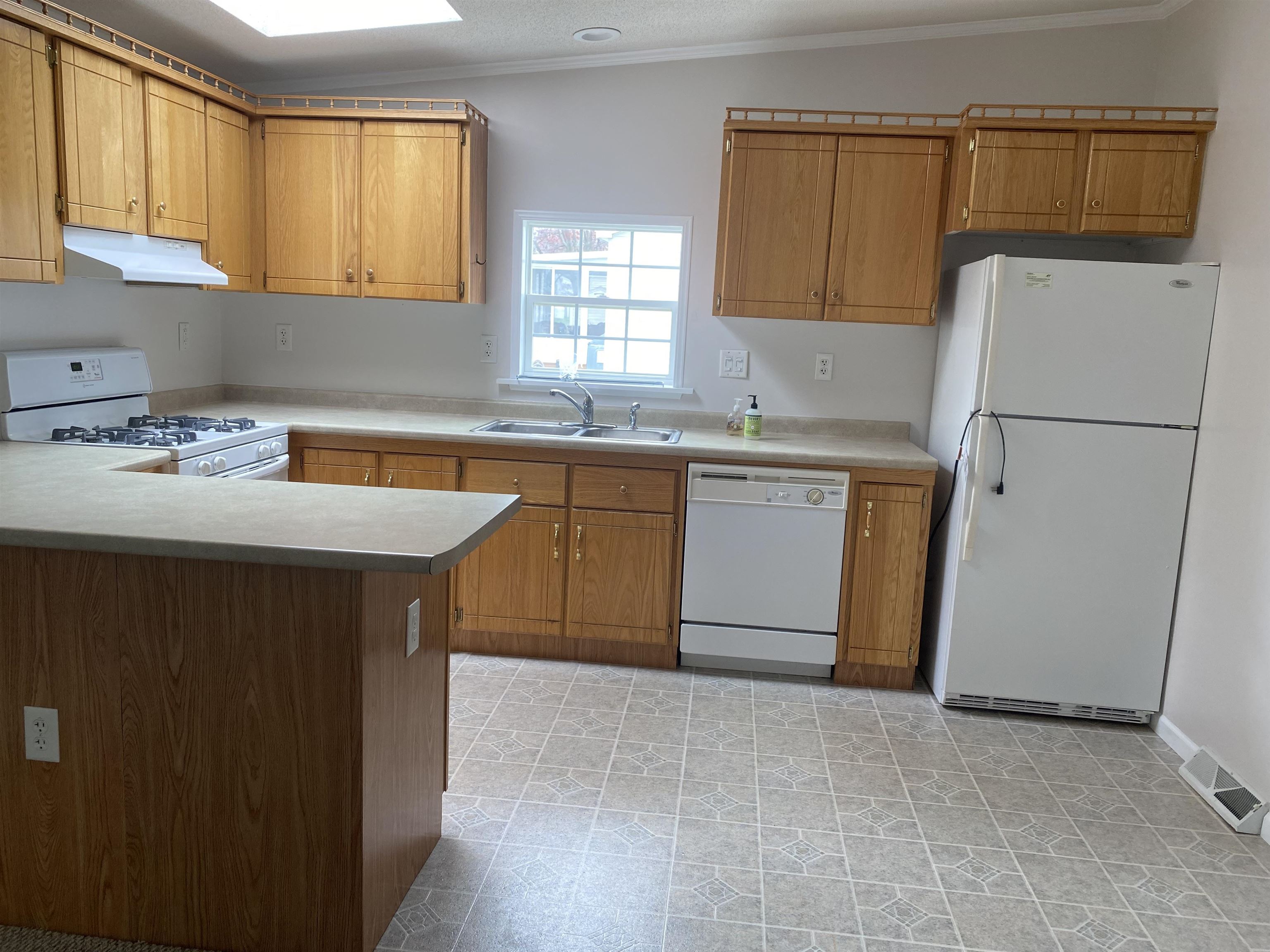 163 Staples St, Seabrook, NH 03874