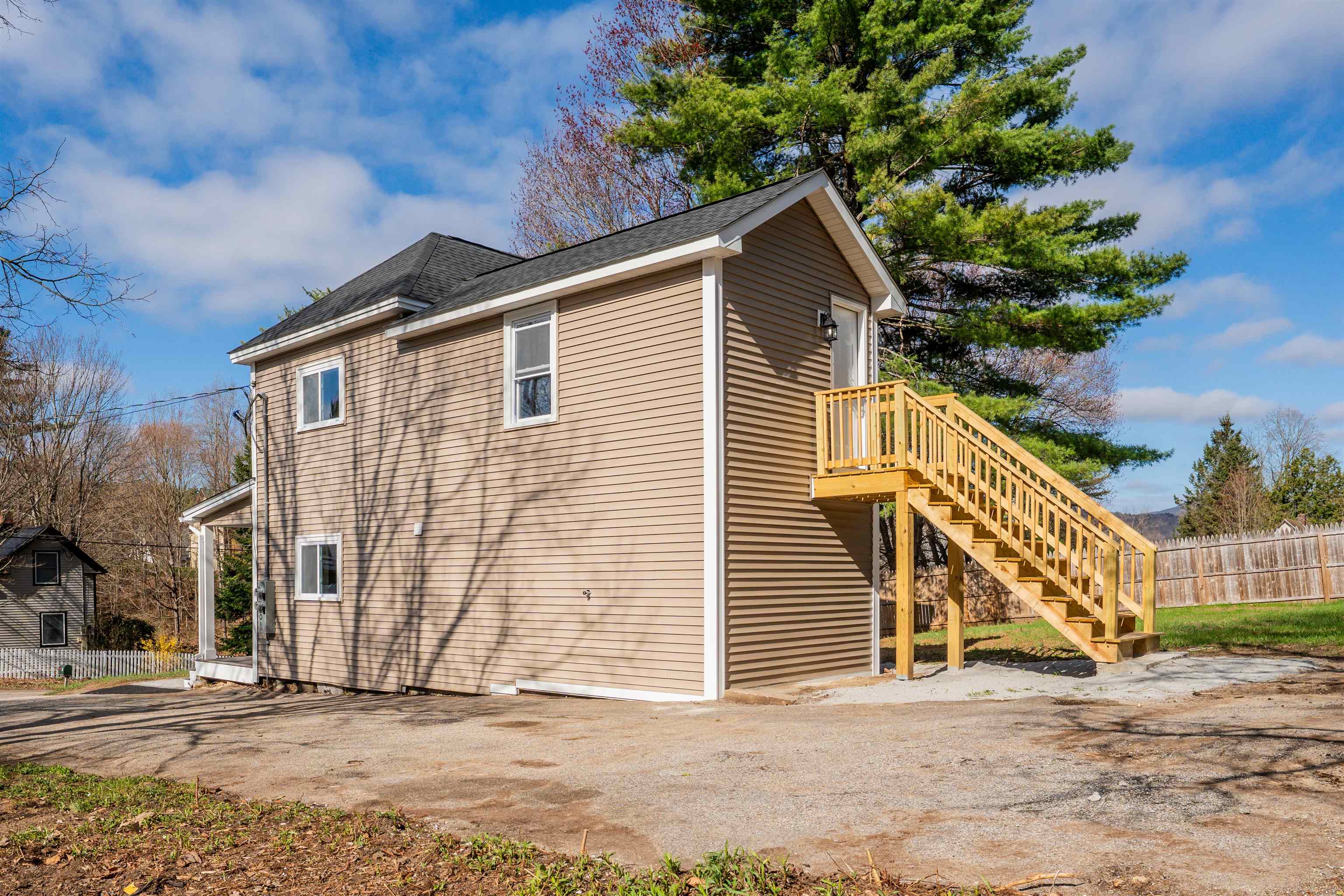 27 Washington St, Ashland, NH 03217