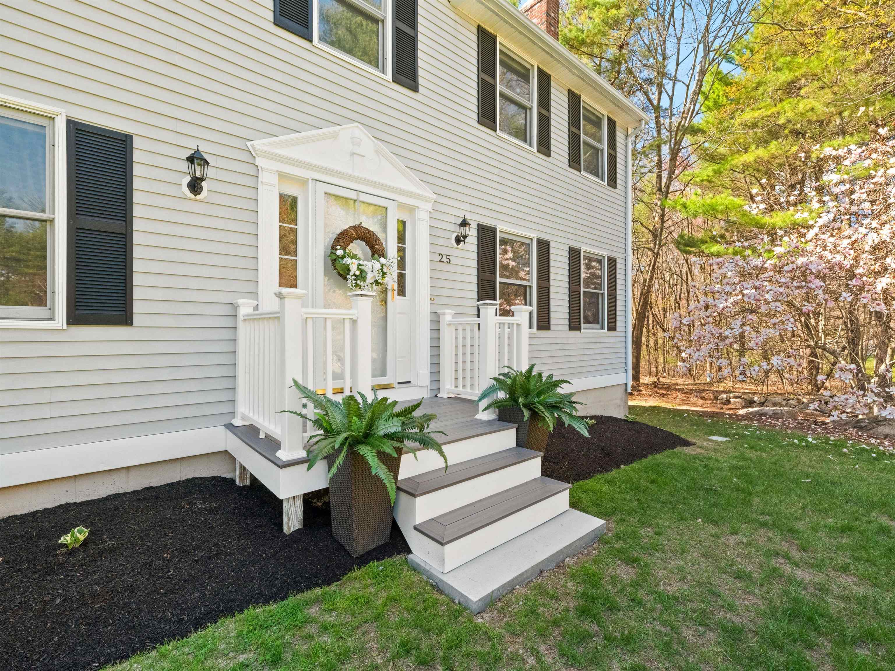 25 Fletcher Dr, Pelham, NH 03076