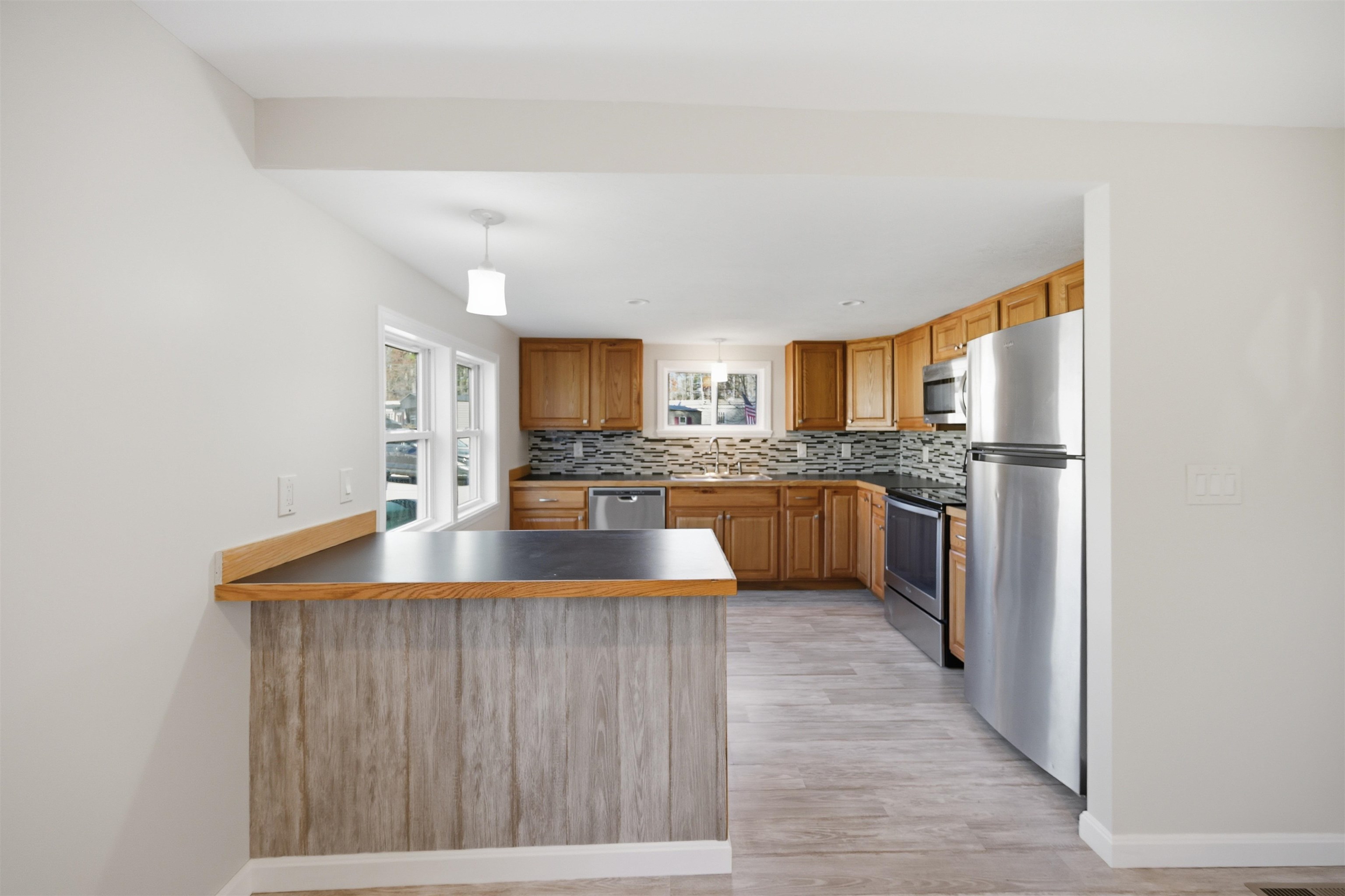 31 Page Rd, Litchfield, NH 03052