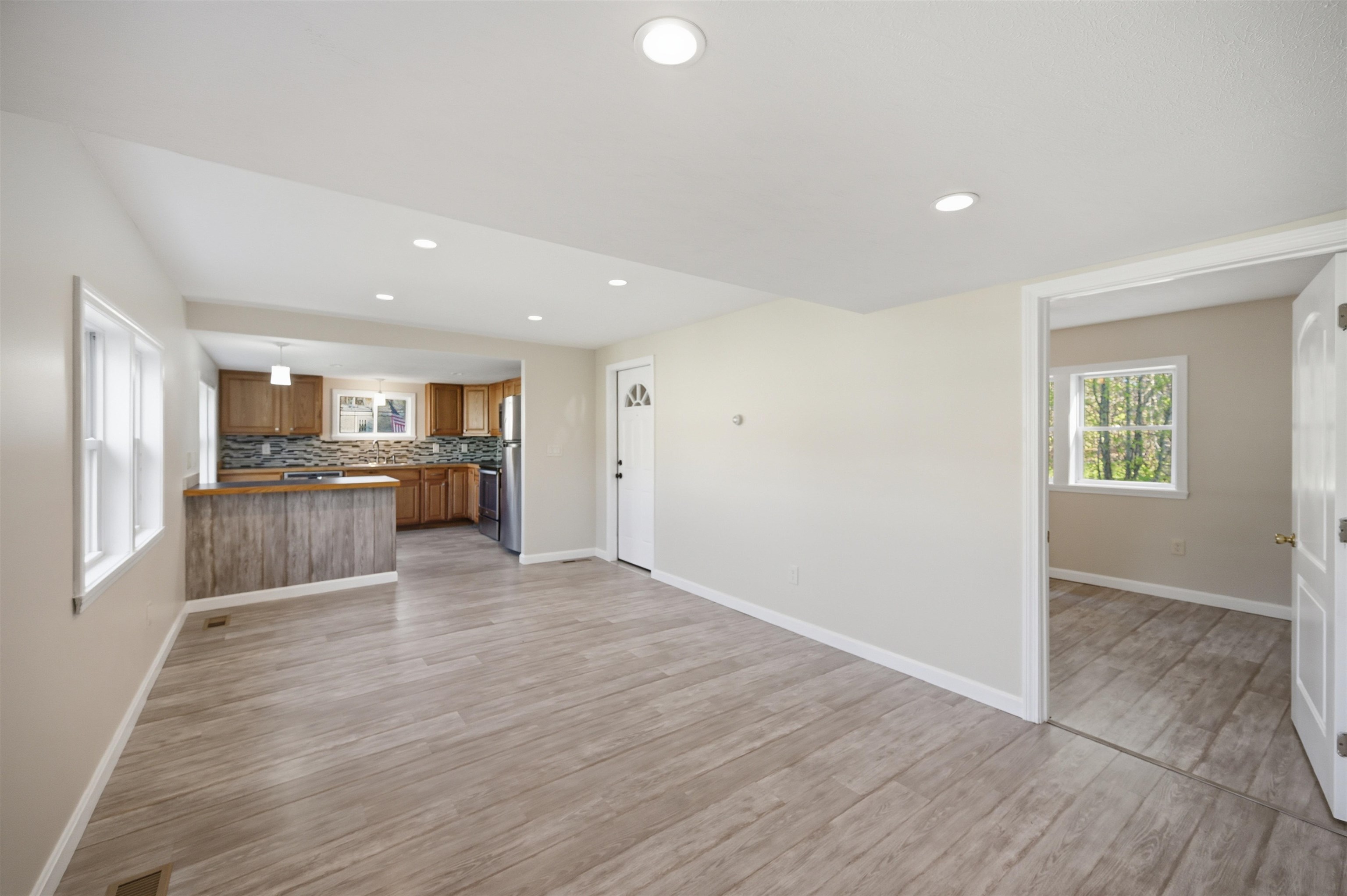 31 Page Rd, Litchfield, NH 03052