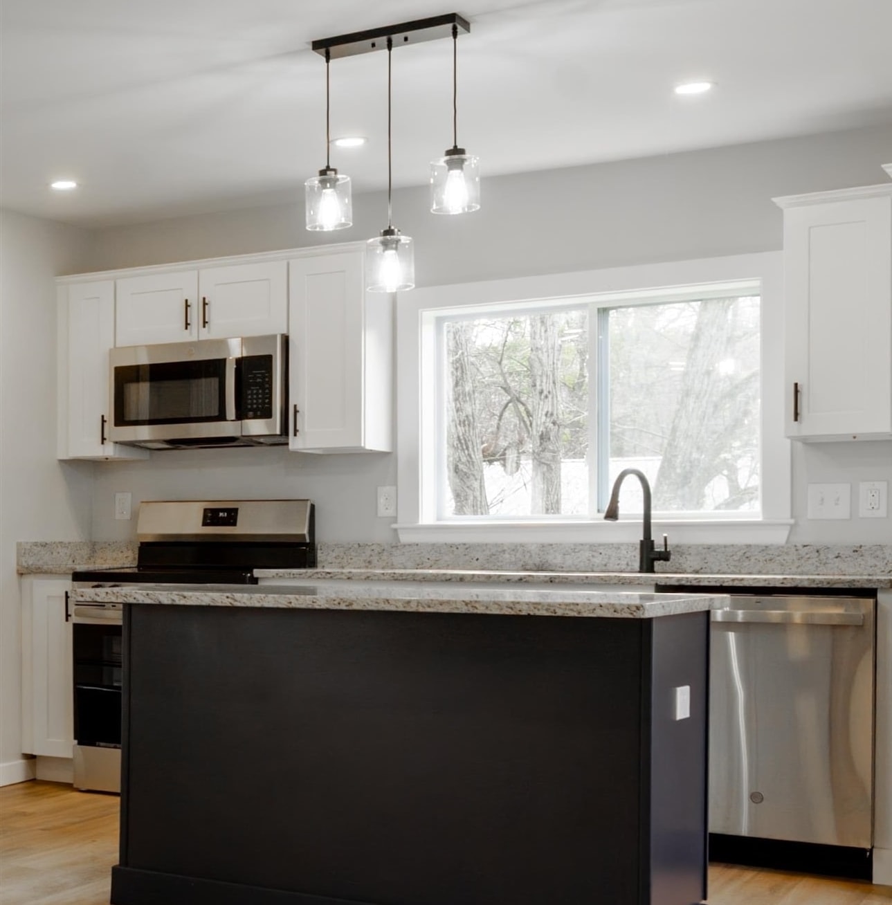 27 Washington St, Ashland, NH 03217