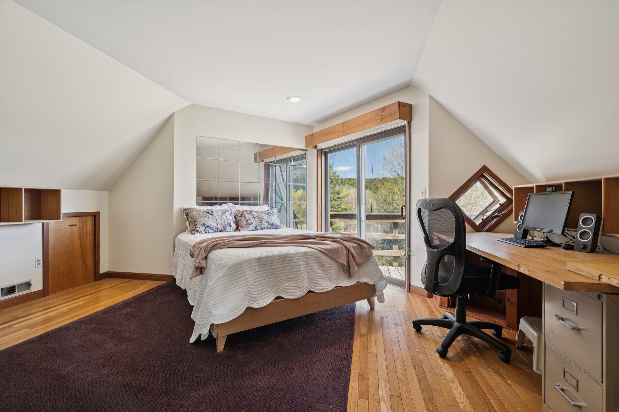 2nd level bedroom with deck 25161403