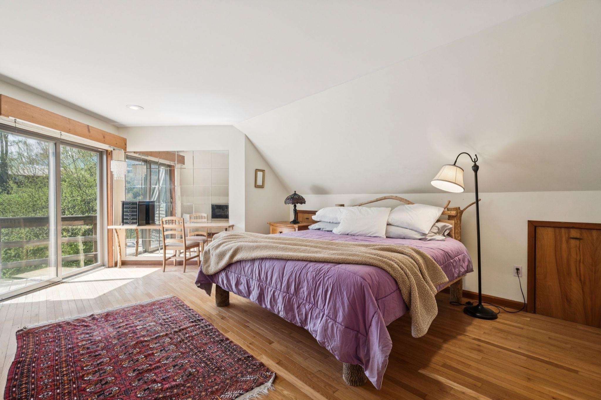 2nd level bedroom with deck 25161401