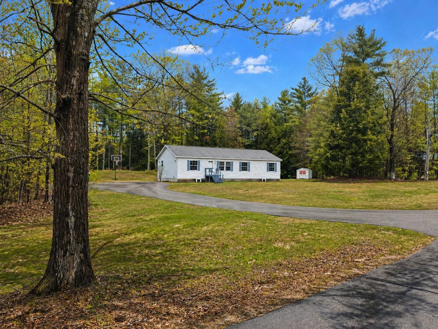 90 Monteiro Dr, Hinsdale, NH 03451
