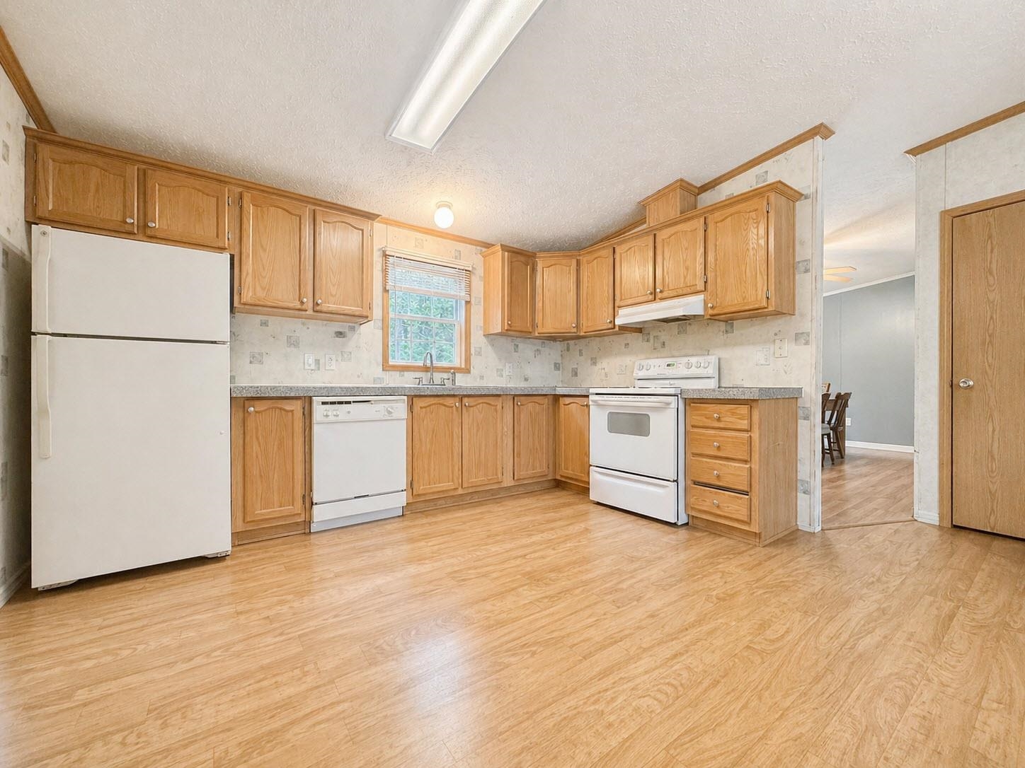 90 Monteiro Dr, Hinsdale, NH 03451