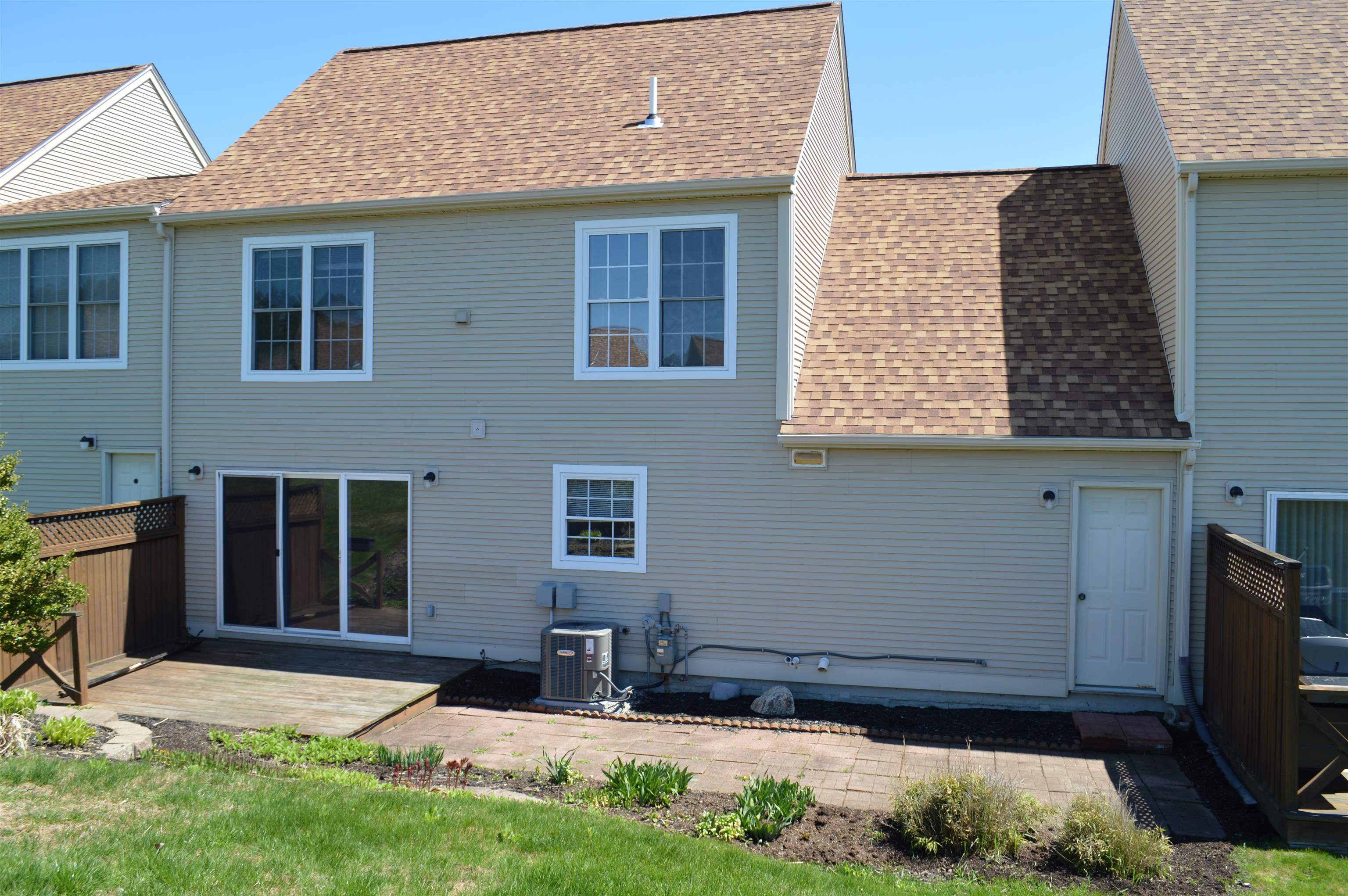 2 Windsor Ln, Brentwood, NH 03833