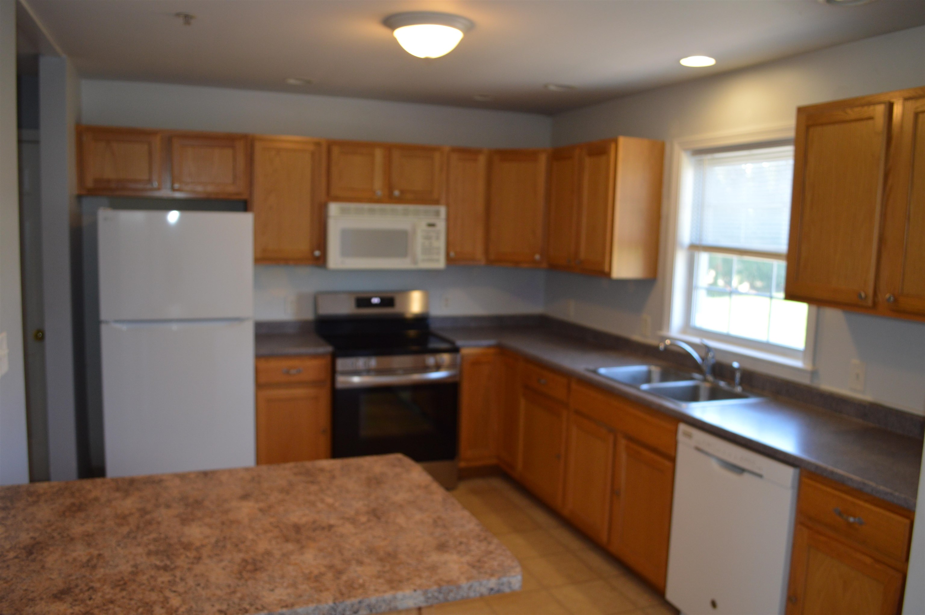 2 Windsor Ln, Brentwood, NH 03833