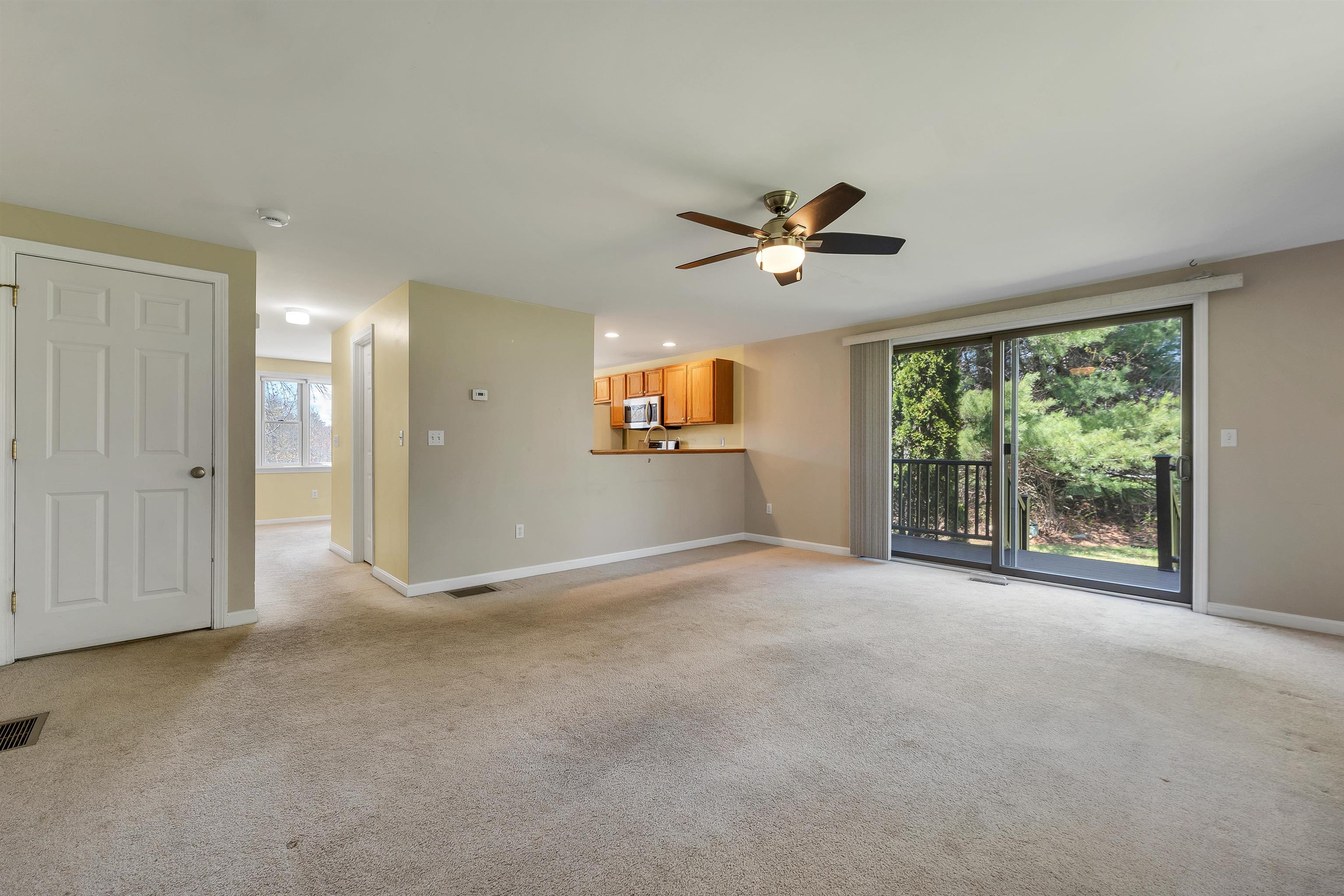 422 Ledgeview Dr, Rochester, NH 03867