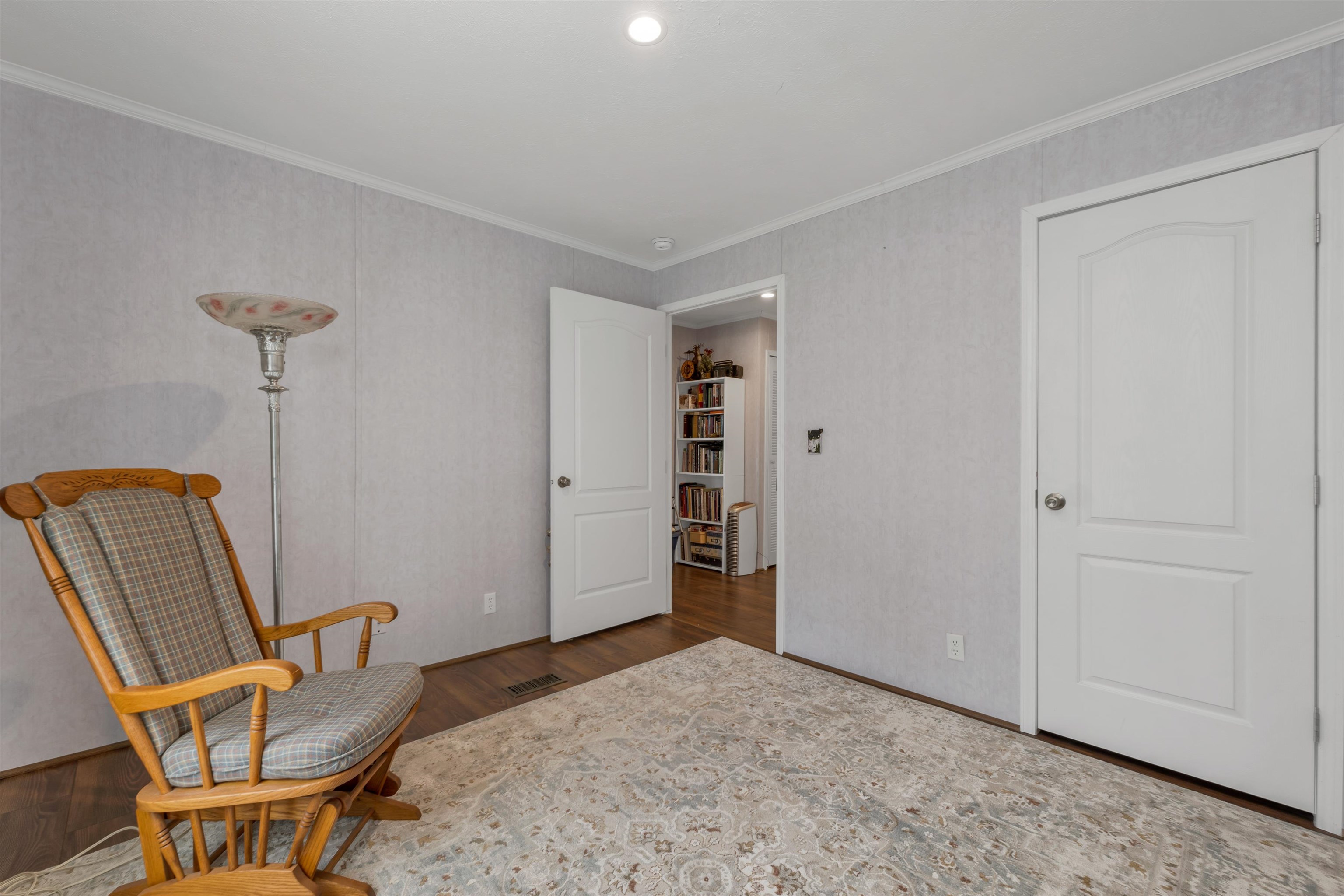 9 Longmeadow Dr, Concord, NH 03301-3482