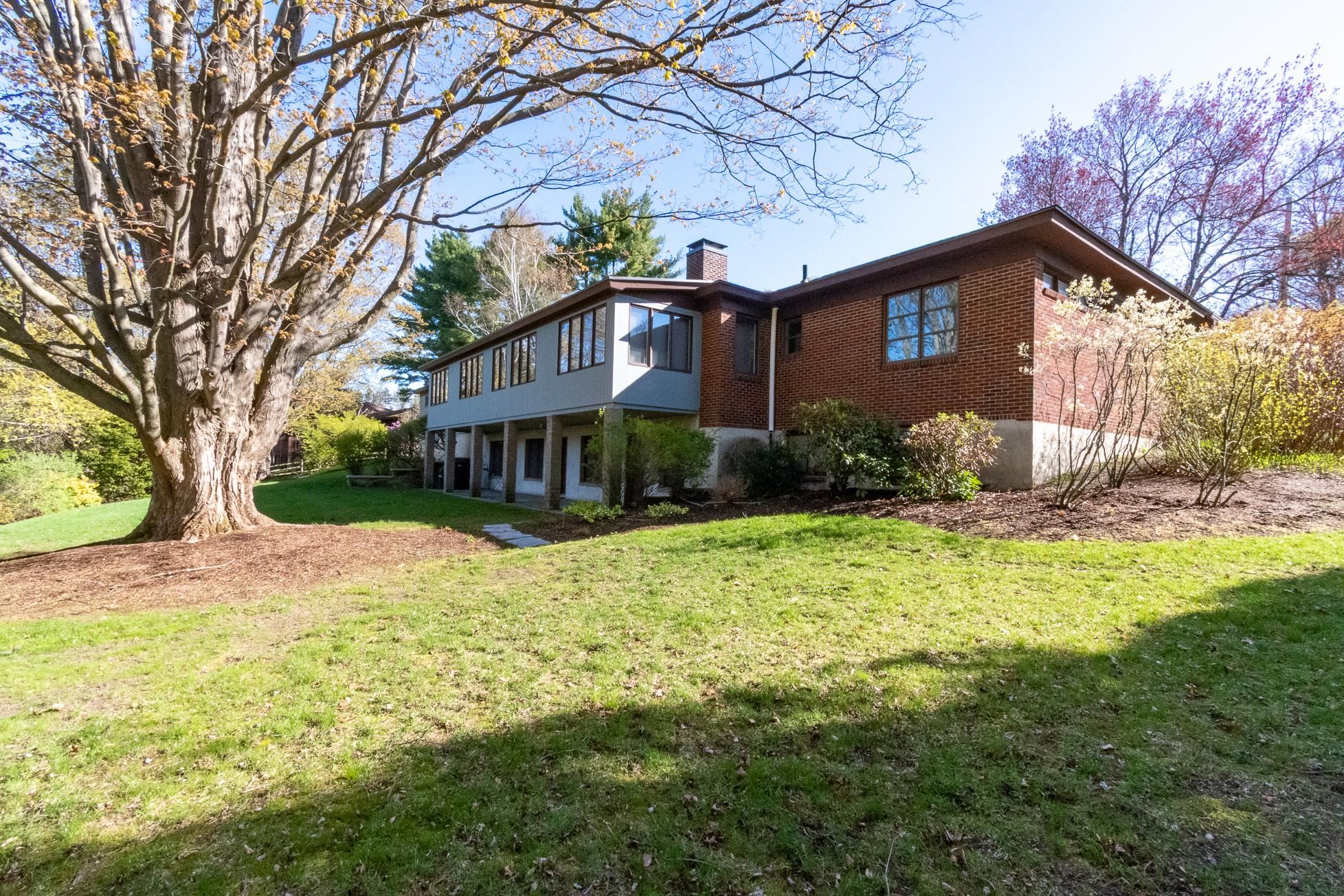 121 Madeline St, Manchester, NH 03104