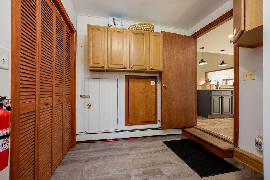 Laundry Storage area 25151799