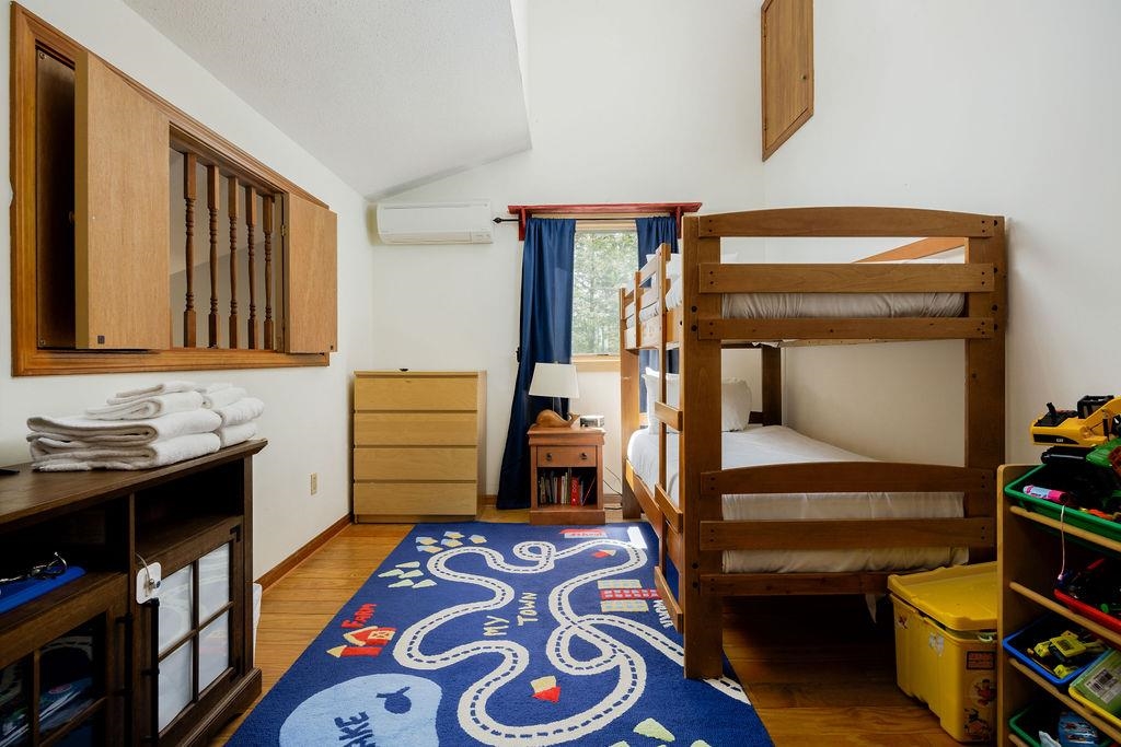 Upstairs Bunk Room 25151804