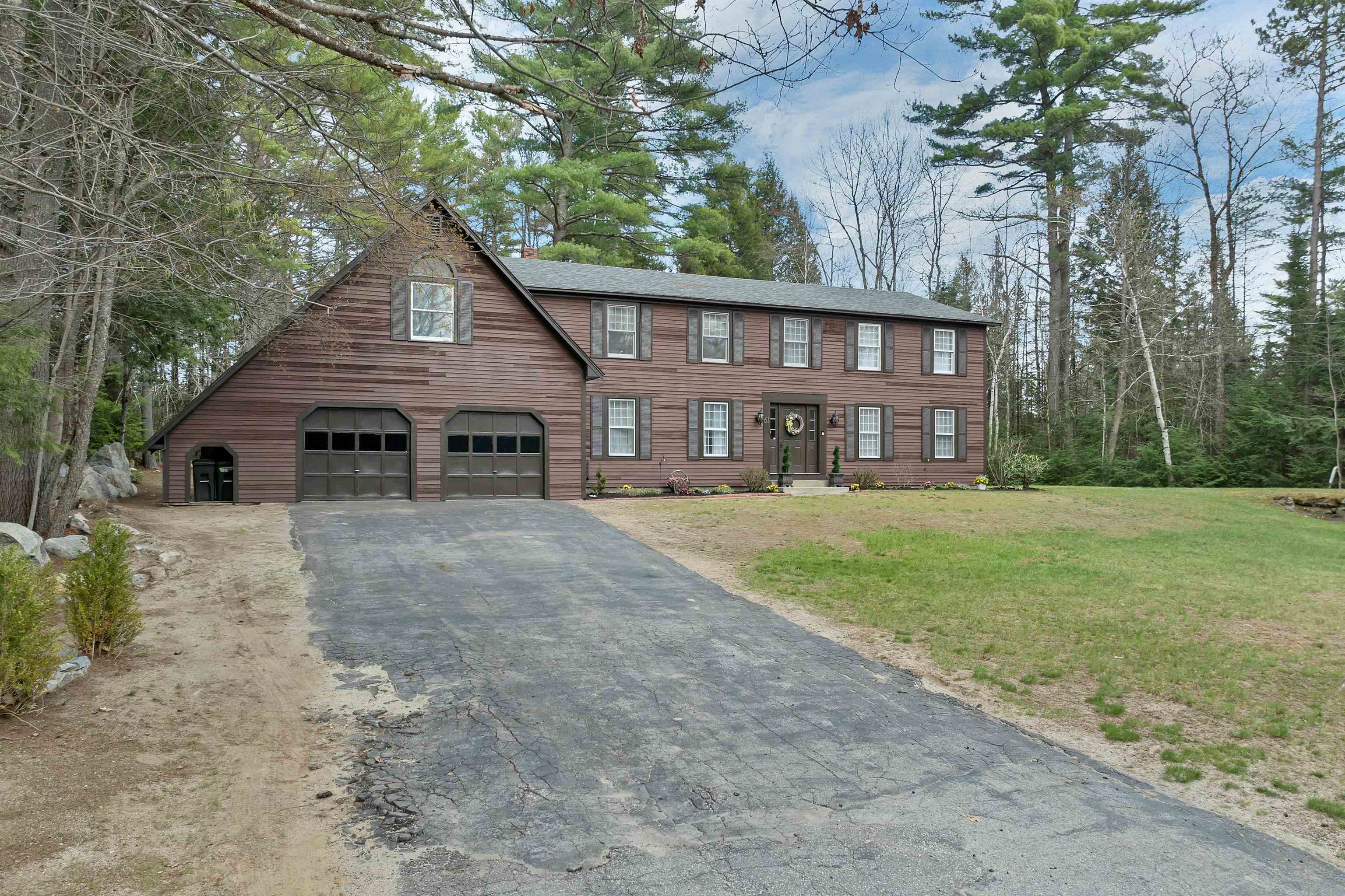 61 Union Wharf Rd, Tuftonboro, NH 03816