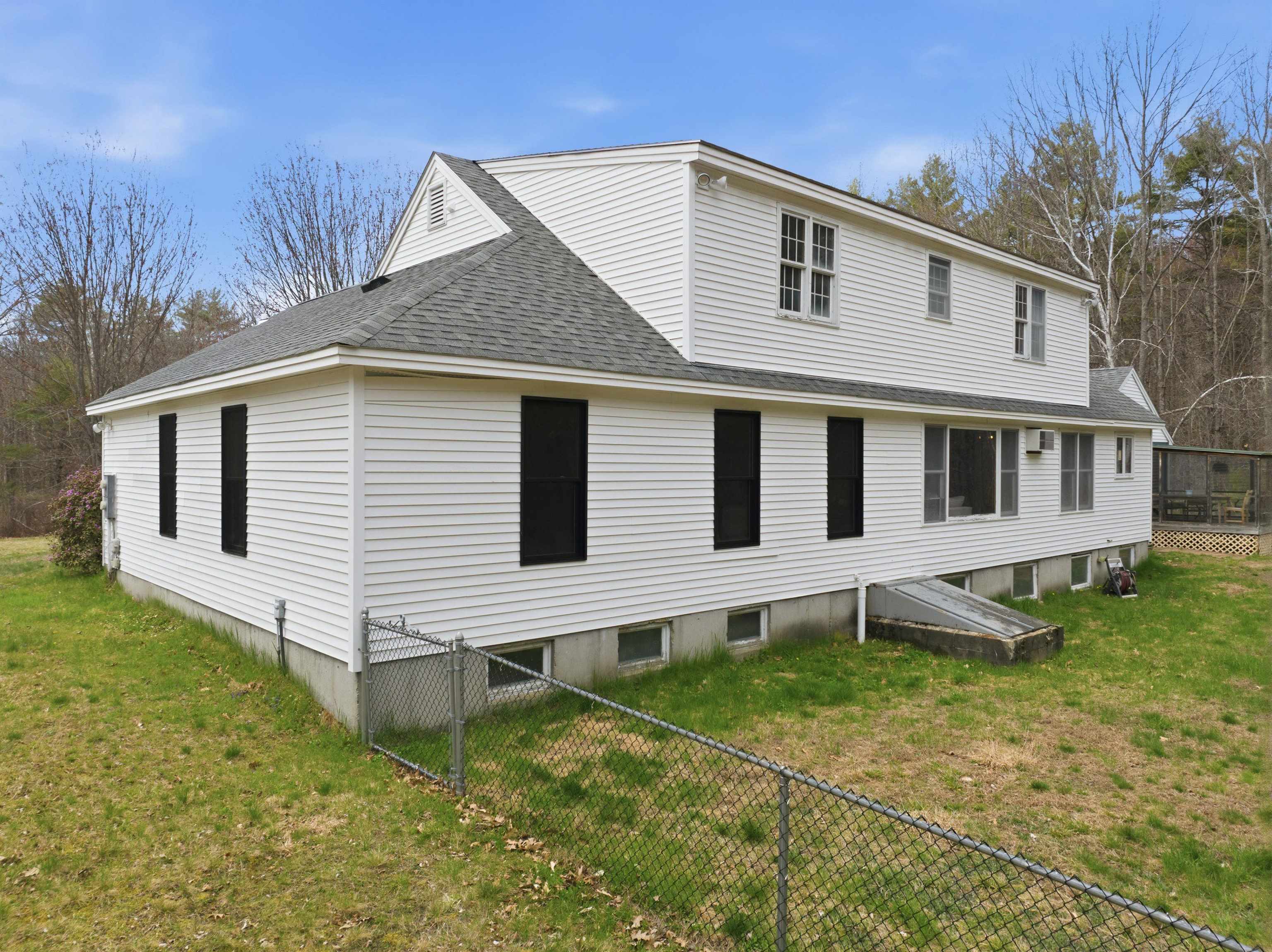 66 Lyford Rd, Brookfield, NH 03872