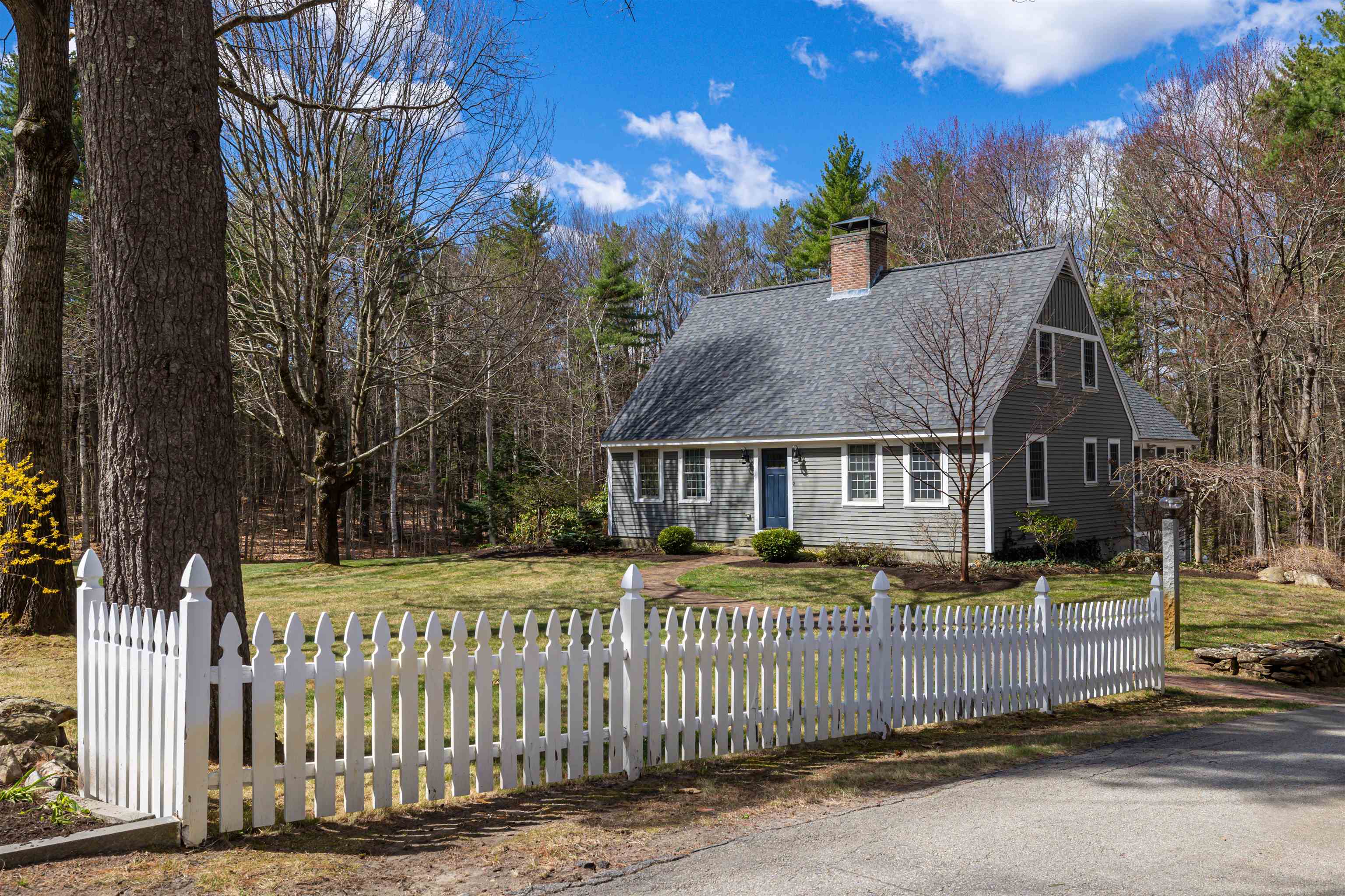 594 South Rd, Hopkinton, NH 03229