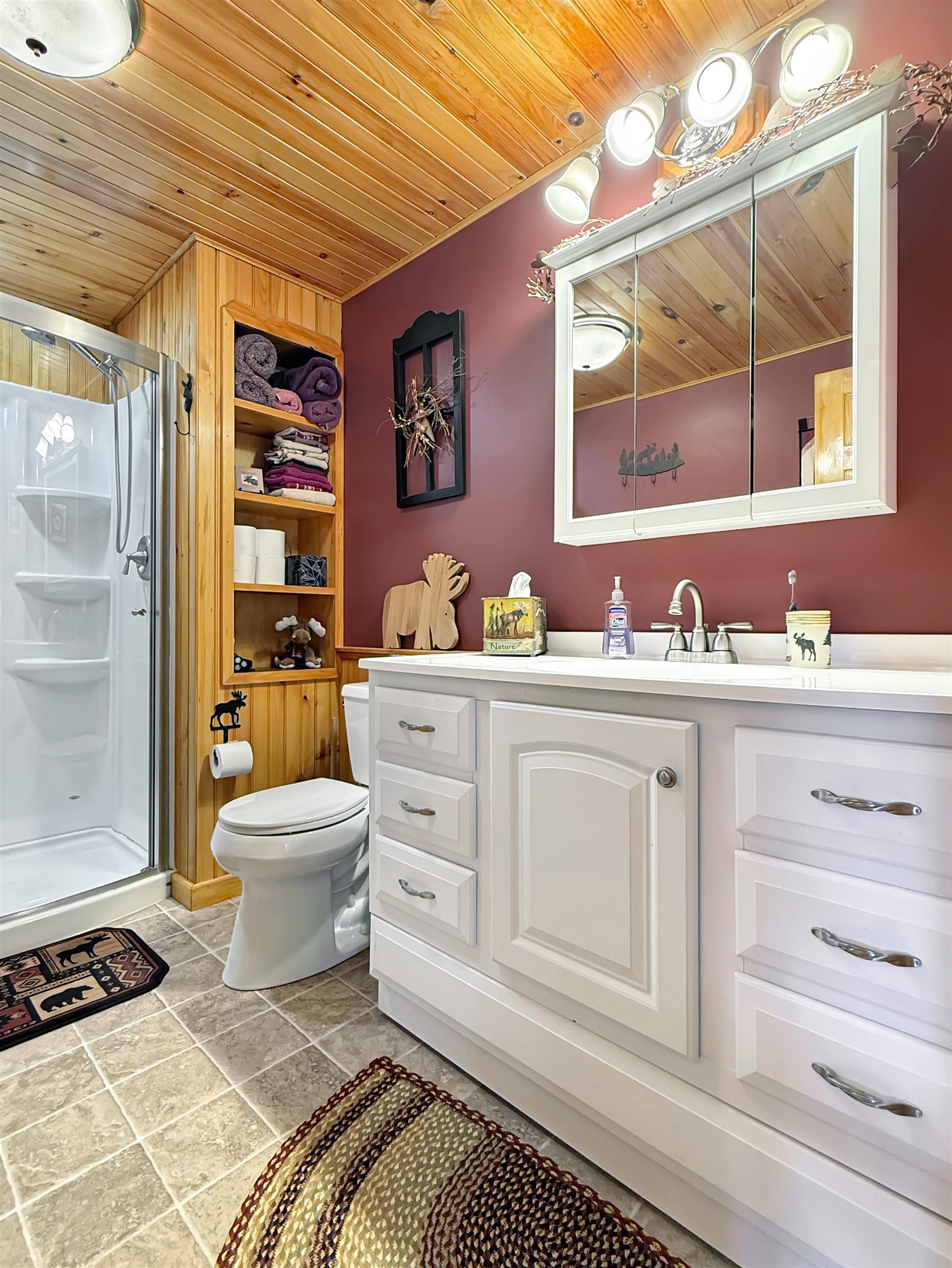 61 Old Country Ln, Pittsburg, NH 03592