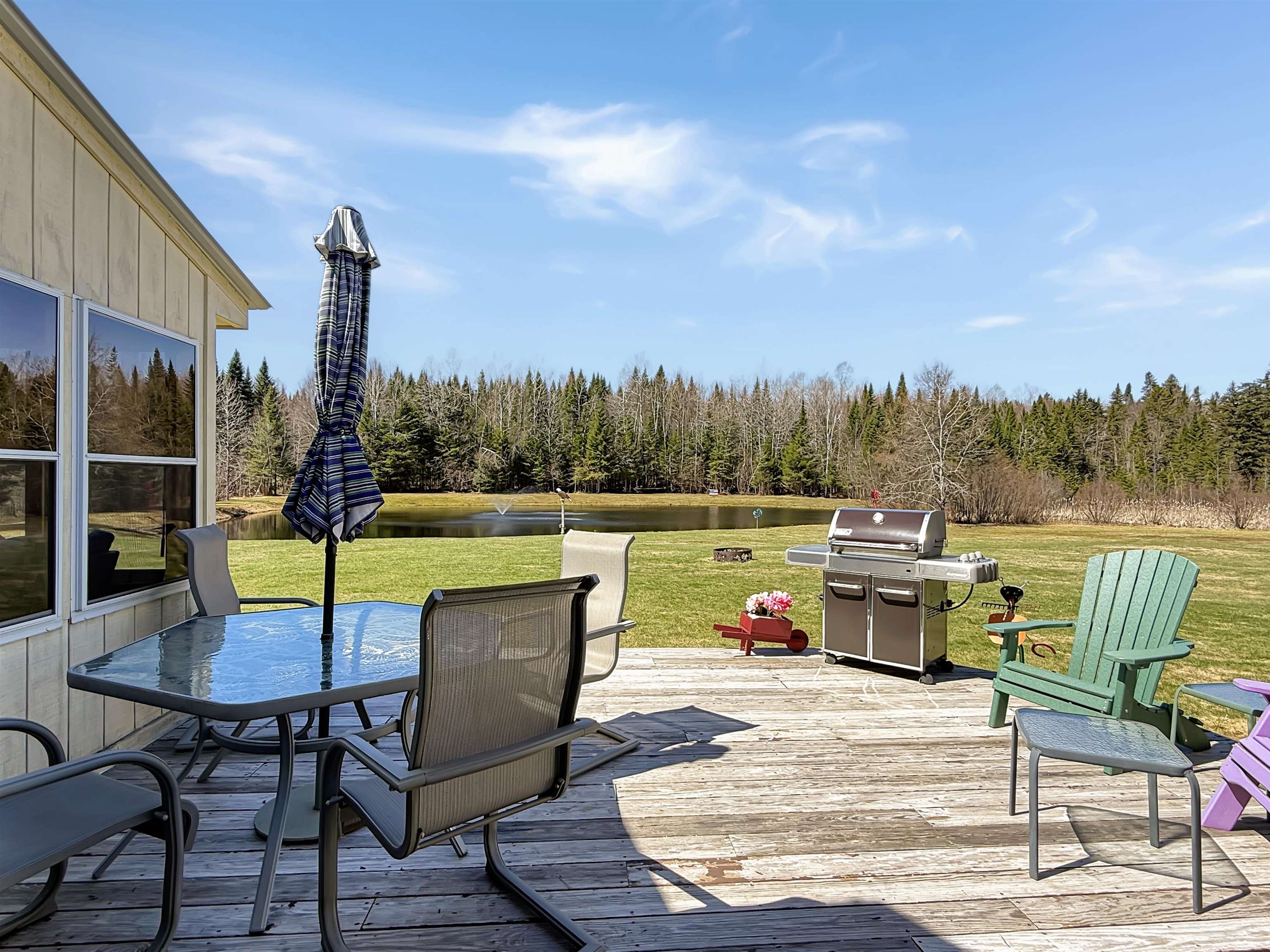 61 Old Country Ln, Pittsburg, NH 03592