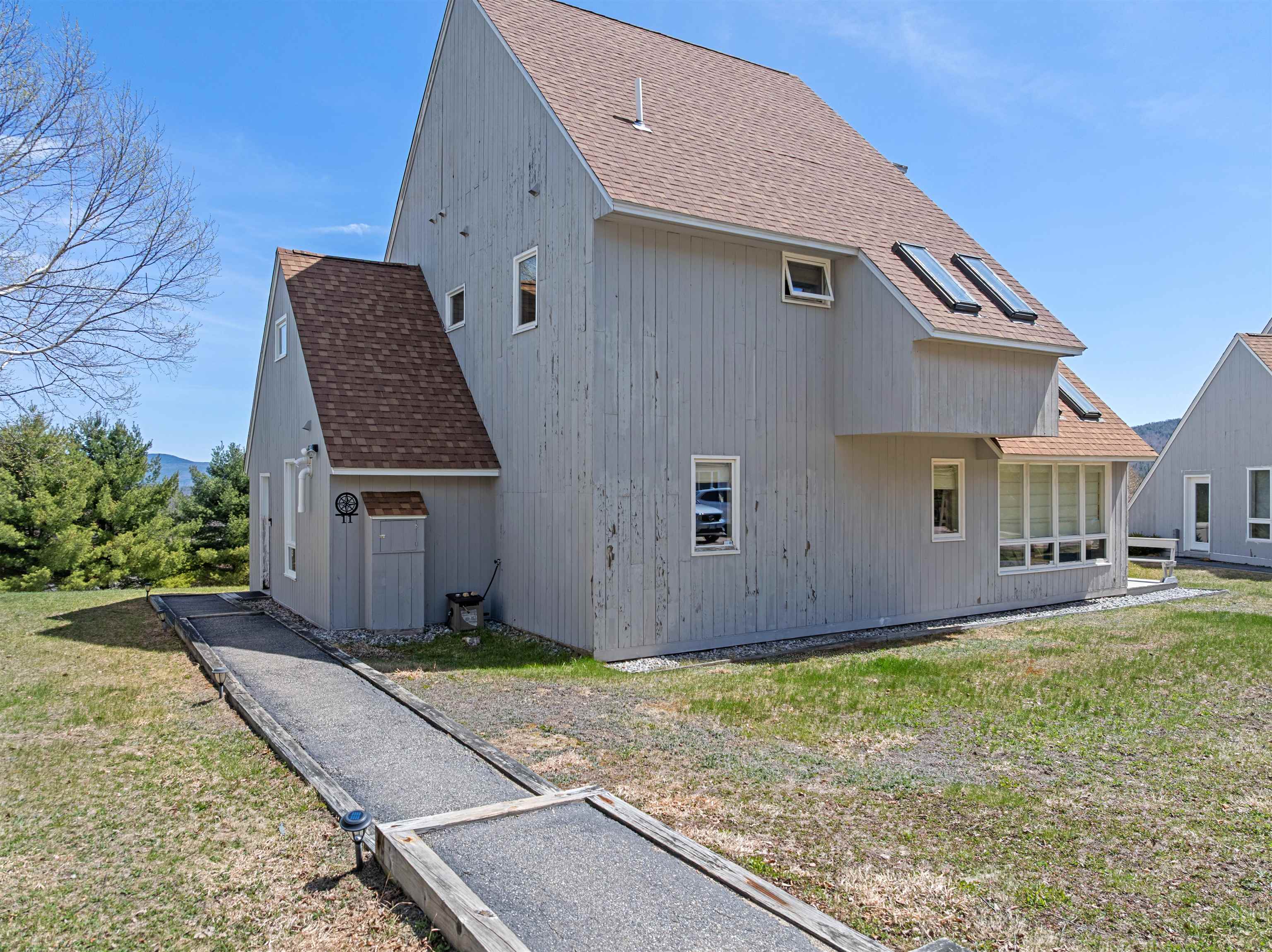 11 Rockys Point Rd, Plymouth, NH 03264