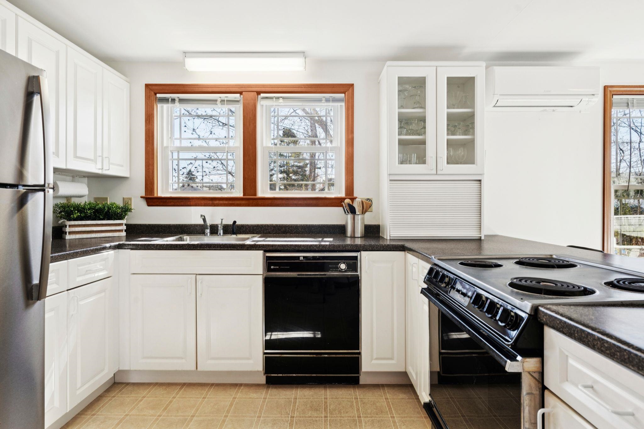 2 Breakers Rd, Rye, NH 03870