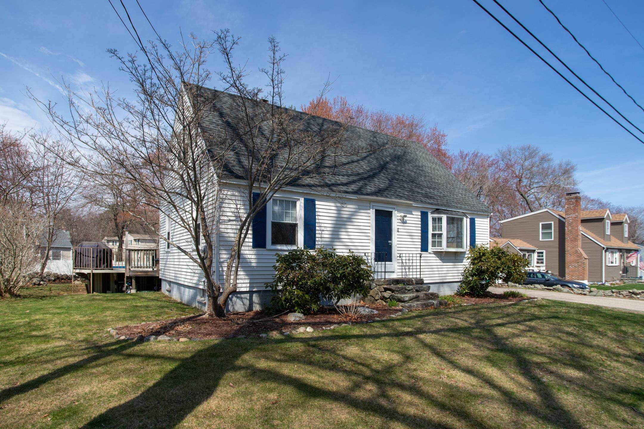 4 Hutchinson Dr, Hampton, NH 03842