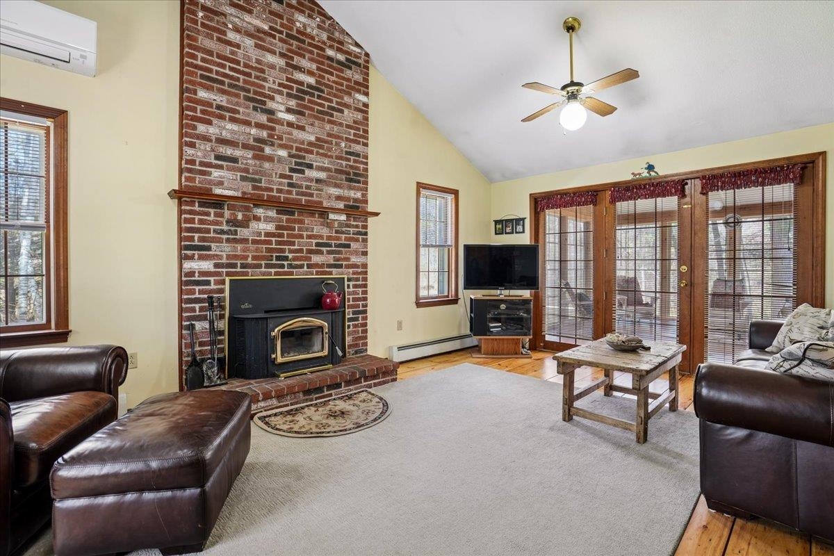 112 Hardy Rd, Londonderry, NH 03053