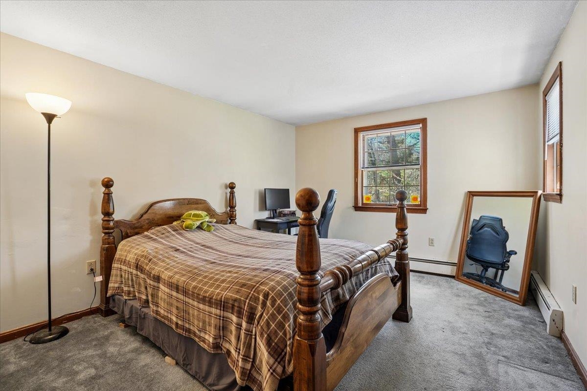 112 Hardy Rd, Londonderry, NH 03053