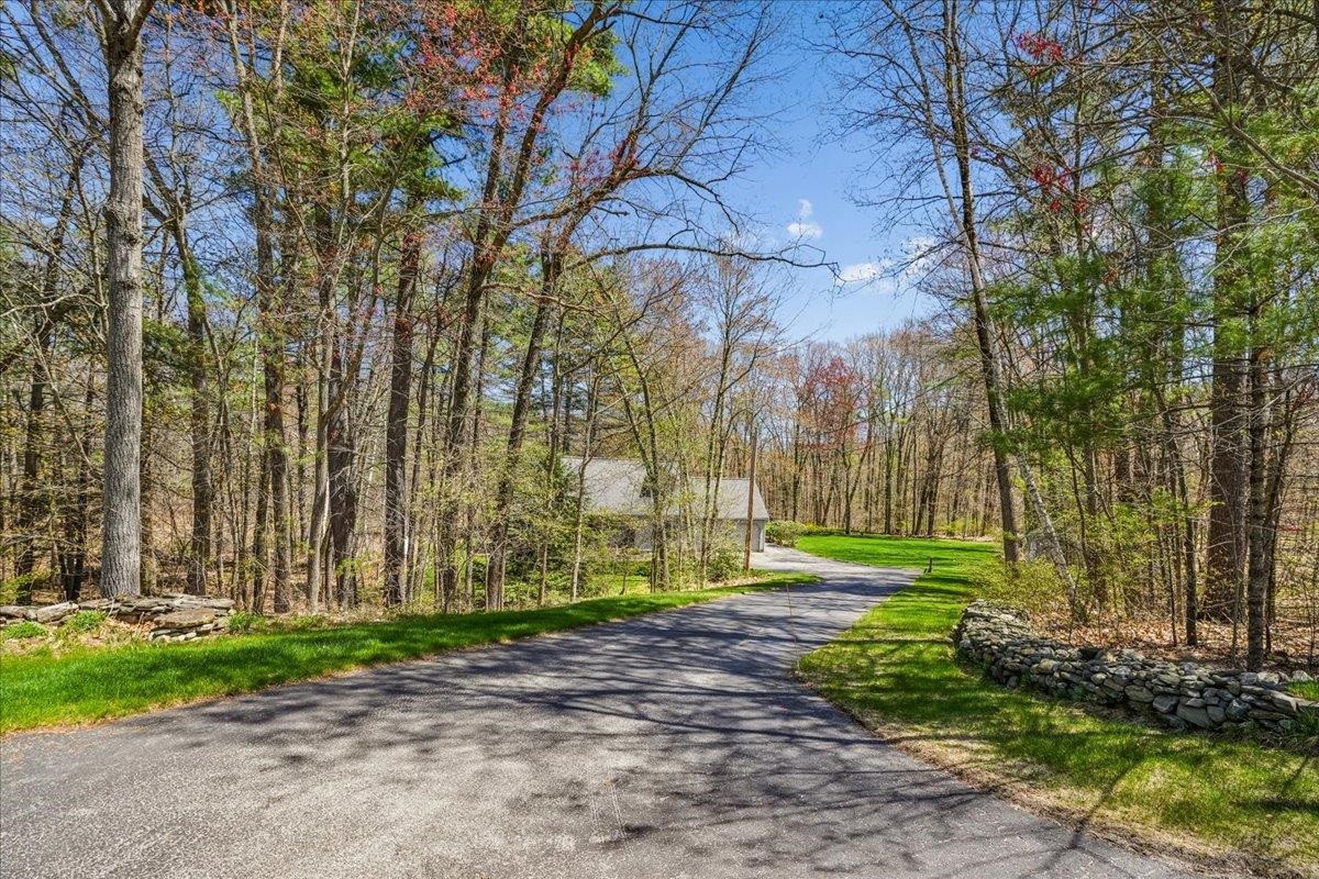 112 Hardy Rd, Londonderry, NH 03053