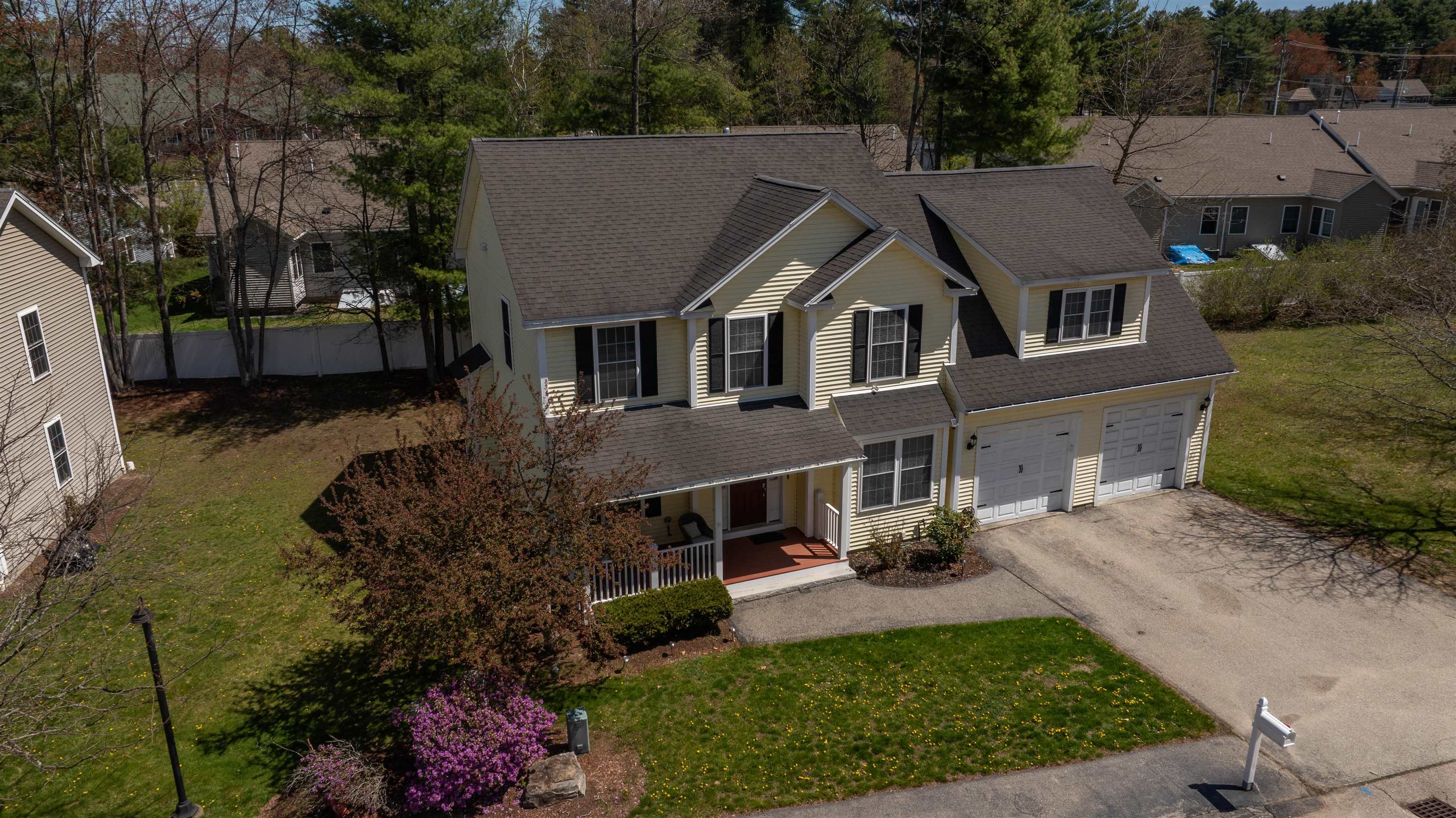 2 Lowther Pl, Nashua, NH 03062
