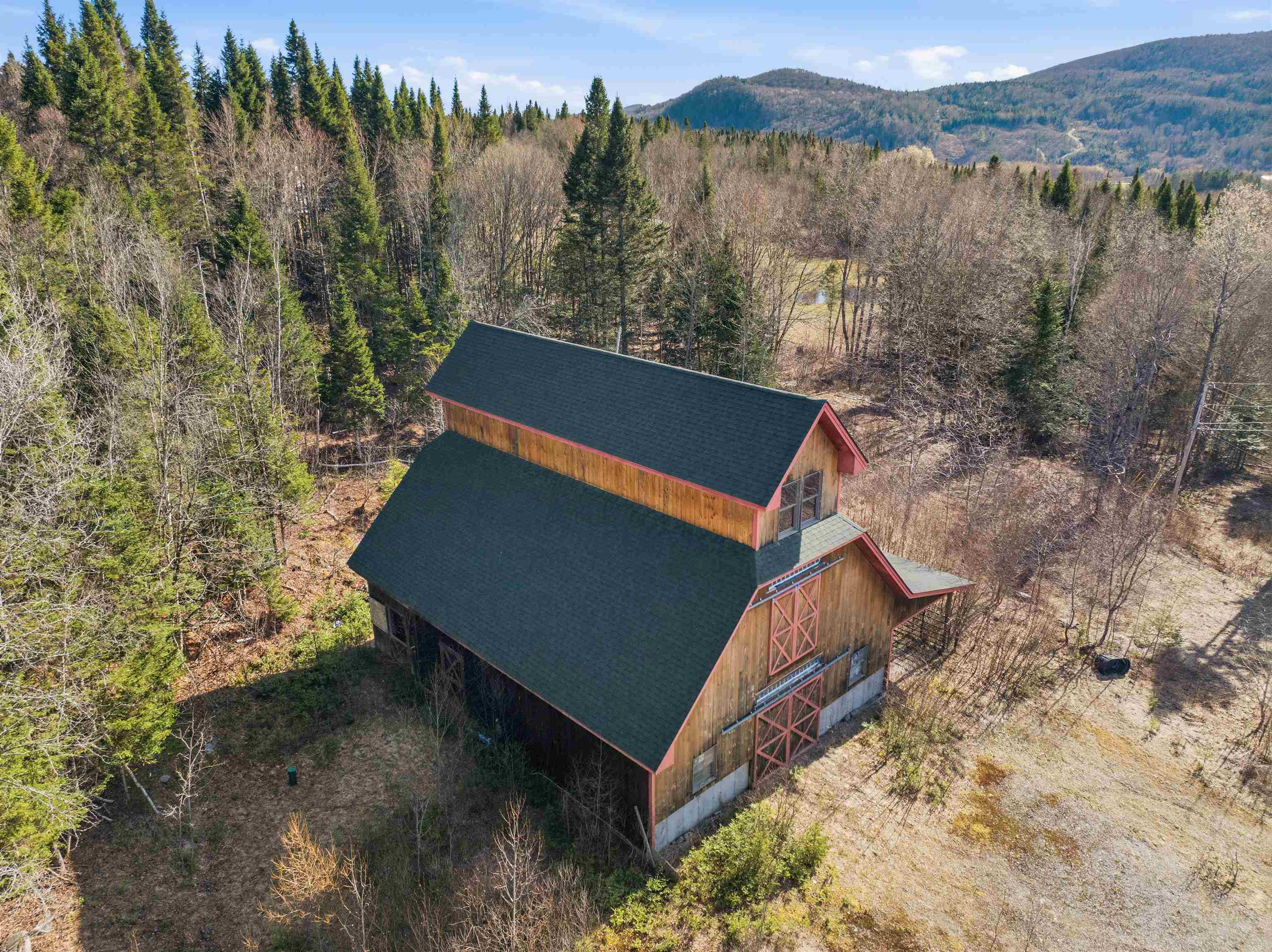1660 Halls Stream Rd, Pittsburg, NH 03592