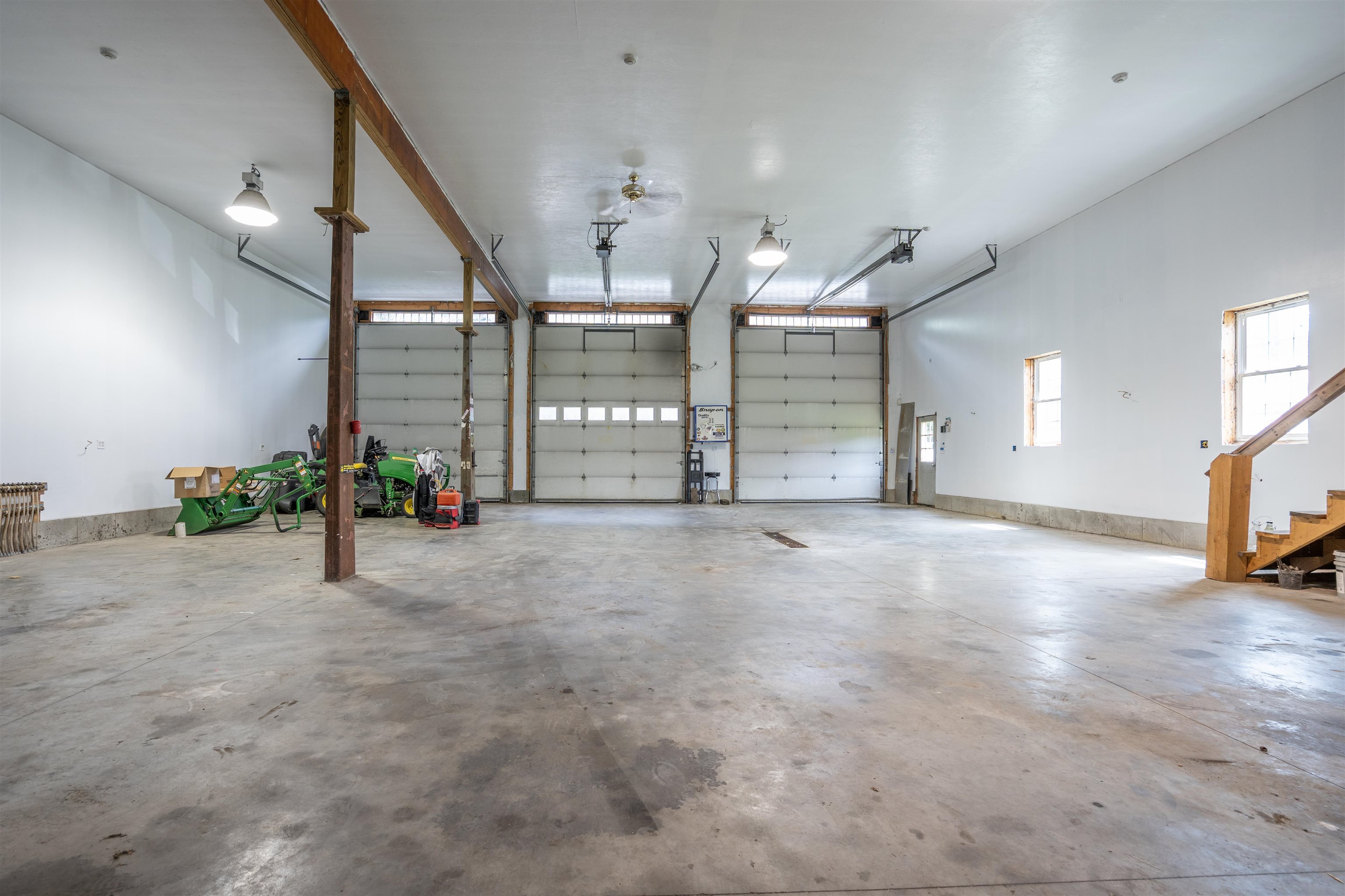 25 Oak Hill Dr, Loudon, NH 03307