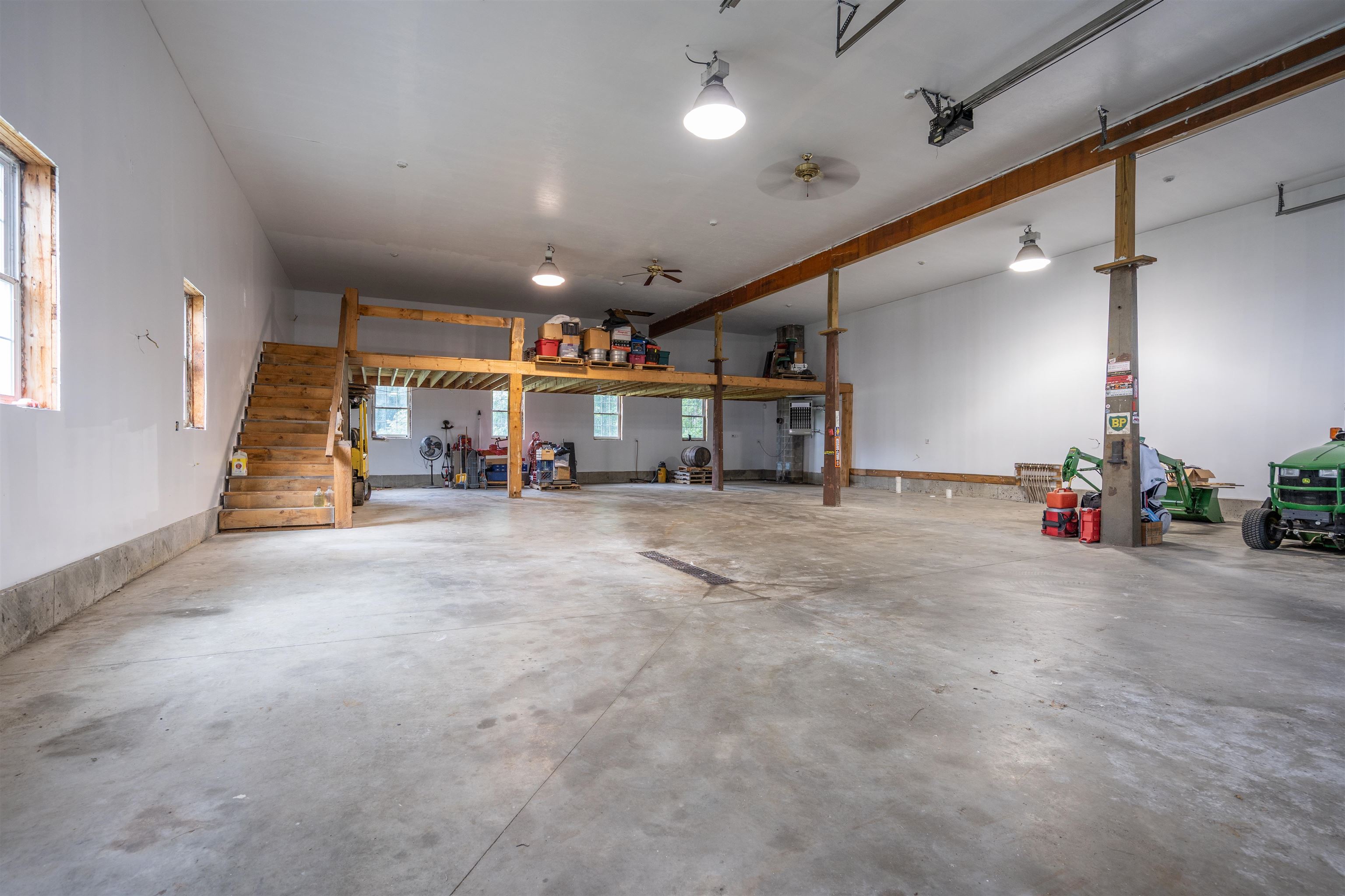 25 Oak Hill Dr, Loudon, NH 03307