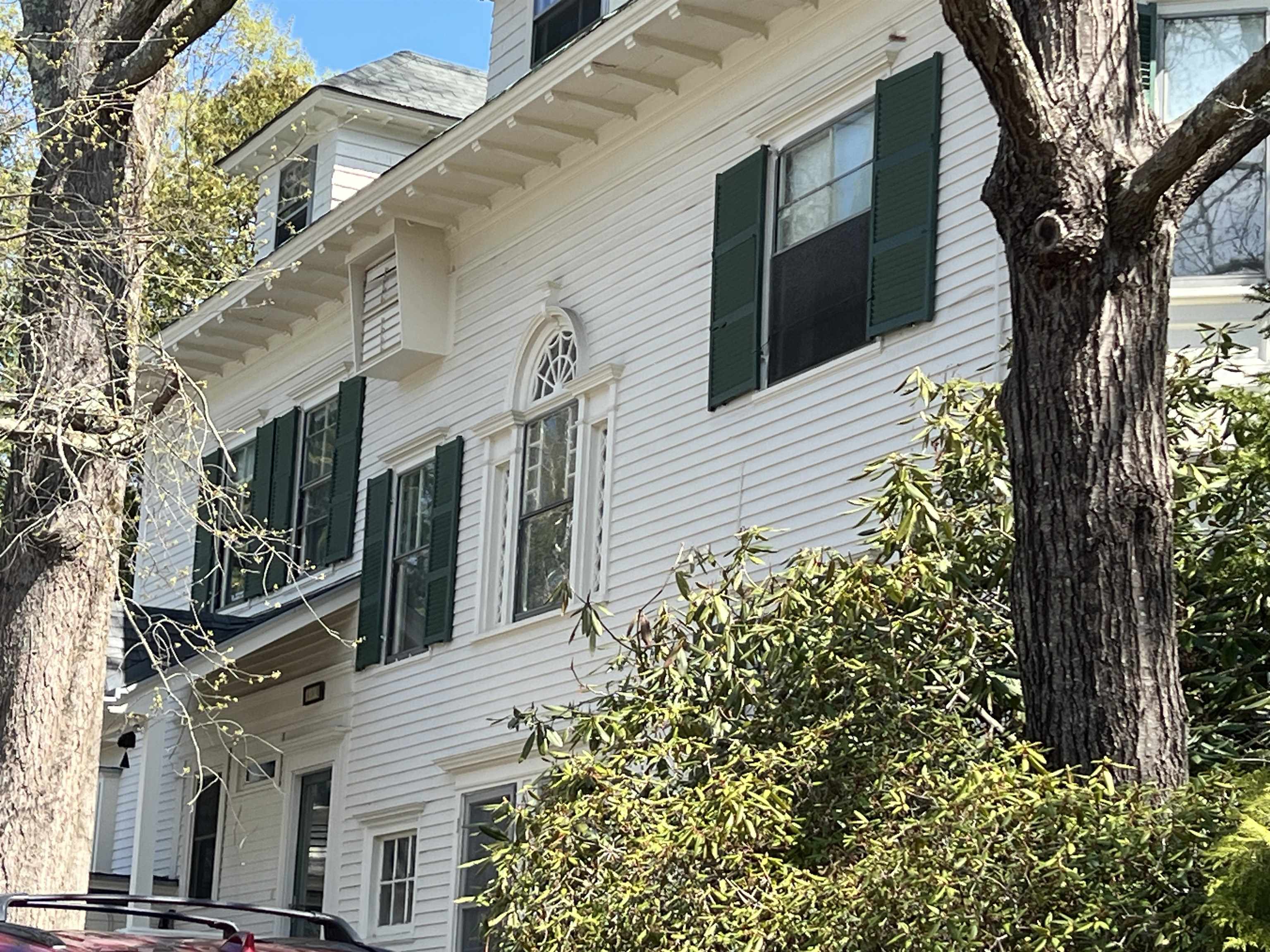 110 School St, Concord, NH 03301