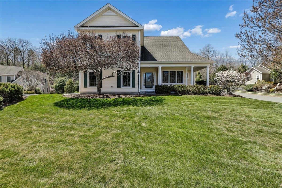 32 White Pine Ln, Manchester, NH 03102